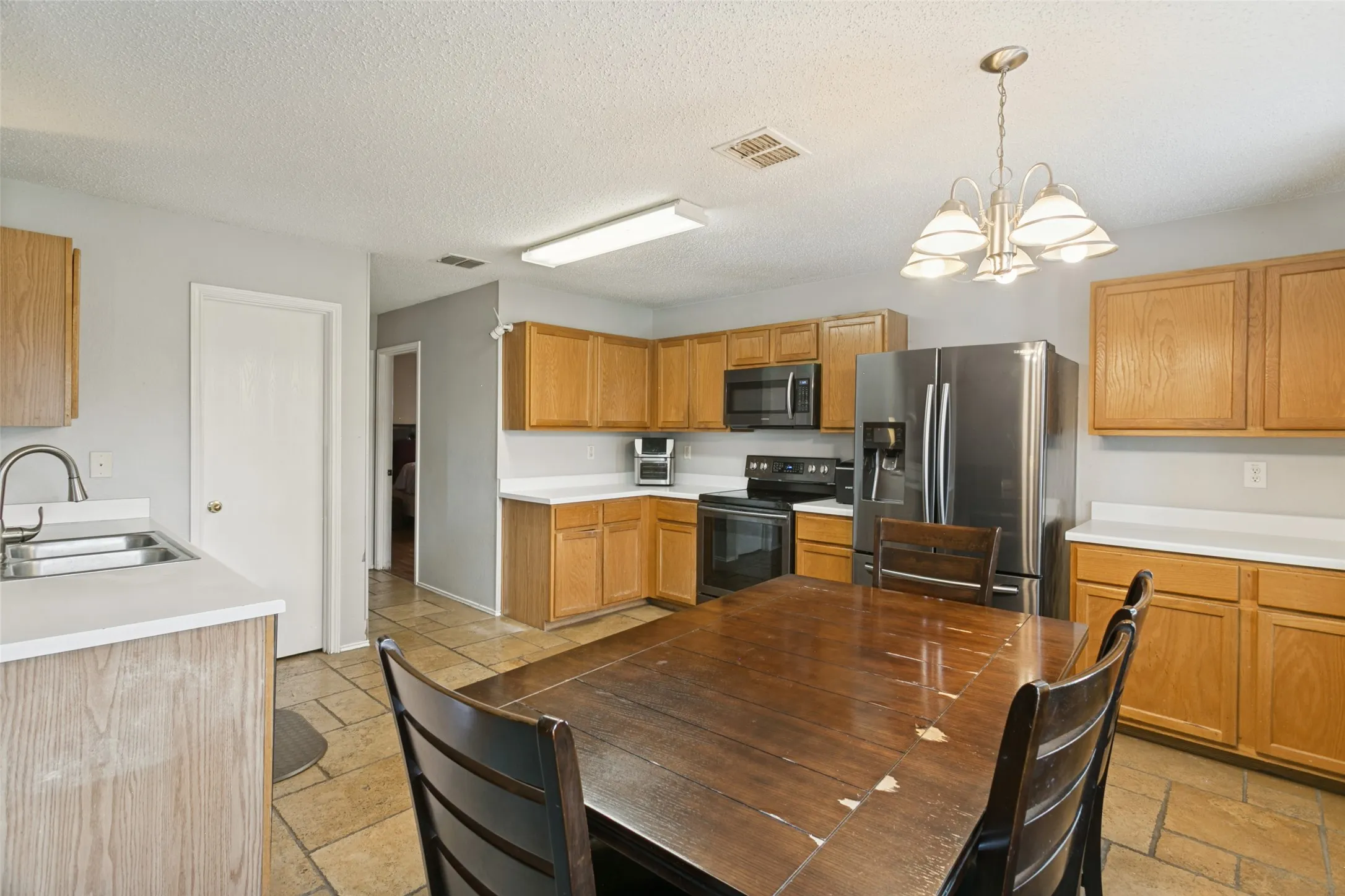 Single Family Residence For Sale in Tarrant County , 3925 Stonewick Court, Fort Worth, Texas 76123, 4 Bedroom, 3 Bathroom, 2 Garage spaces, 2,644 Sqft, built in 1999, mls#21356467, Real Estate Agent in Fort Worth, Homes For Sale in Tarrant county, Homes For Sale in Fort Worth, Realtor in Fort Worth Texas, Real Estate Brokerage Independent Realty Texas, Luminita Cordes Realtor