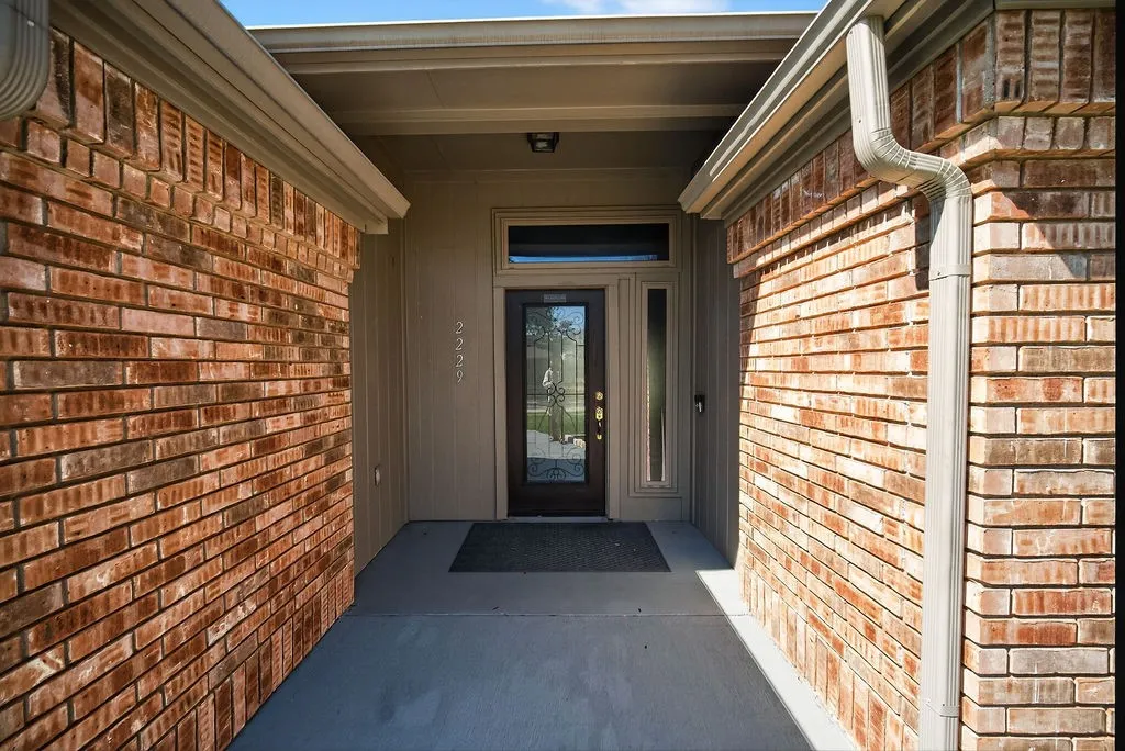 Single Family Residence For Rent in Dallas County , 2229 Country Valley Road, Garland, Texas 75041, 3 Bedroom, 2 Bathroom, 2 Garage spaces, 1,979 Sqft, built in 1984, mls#21379211, Real Estate Agent in Garland, Homes For Rent in Dallas county, Homes For Rent in Garland, Realtor in Garland Texas, Real Estate Brokerage Independent Realty Texas, Luminita Cordes Realtor