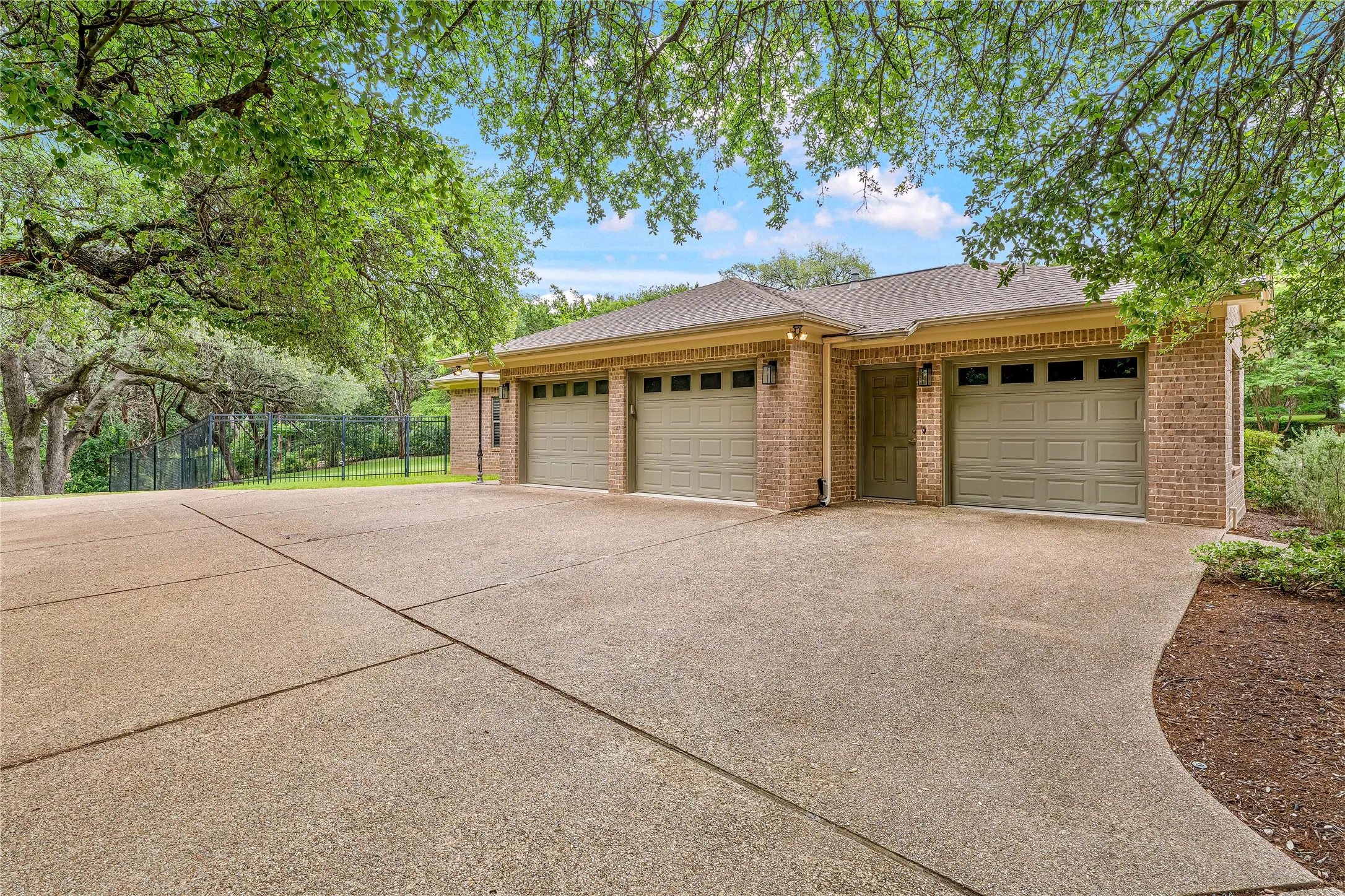 Single Family Residence For Rent in Mc Lennan County , 3201 Edward Drive, Waco, Texas 76708, 4 Bedroom, 4 Bathroom, 3 Garage spaces, 3,525 Sqft, built in 2004, mls#21379212, Real Estate Agent in Waco, Homes For Rent in Mc Lennan county, Homes For Rent in Waco, Realtor in Waco Texas, Real Estate Brokerage Independent Realty Texas, Luminita Cordes Realtor
