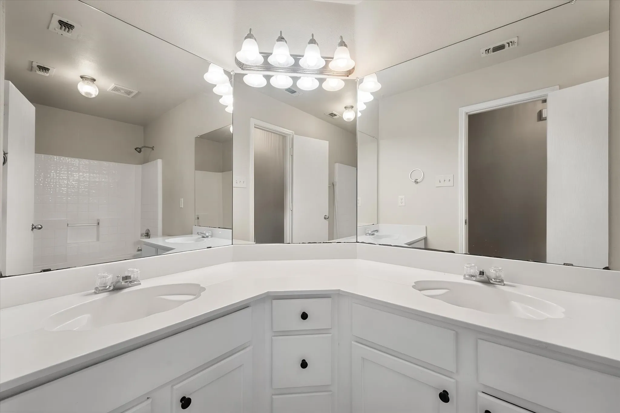 Single Family Residence For Sale in Johnson County , 1017 Caleb Street, Burleson, Texas 76028, 3 Bedroom, 2 Bathroom, 2 Garage spaces, 1,959 Sqft, built in 2002, mls#21378273, Real Estate Agent in Burleson, Homes For Sale in Johnson county, Homes For Sale in Burleson, Realtor in Burleson Texas, Real Estate Brokerage Independent Realty Texas, Luminita Cordes Realtor