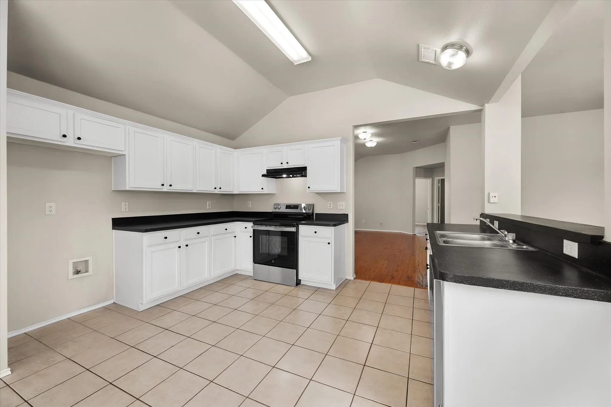 Single Family Residence For Sale in Johnson County , 1017 Caleb Street, Burleson, Texas 76028, 3 Bedroom, 2 Bathroom, 2 Garage spaces, 1,959 Sqft, built in 2002, mls#21378273, Real Estate Agent in Burleson, Homes For Sale in Johnson county, Homes For Sale in Burleson, Realtor in Burleson Texas, Real Estate Brokerage Independent Realty Texas, Luminita Cordes Realtor