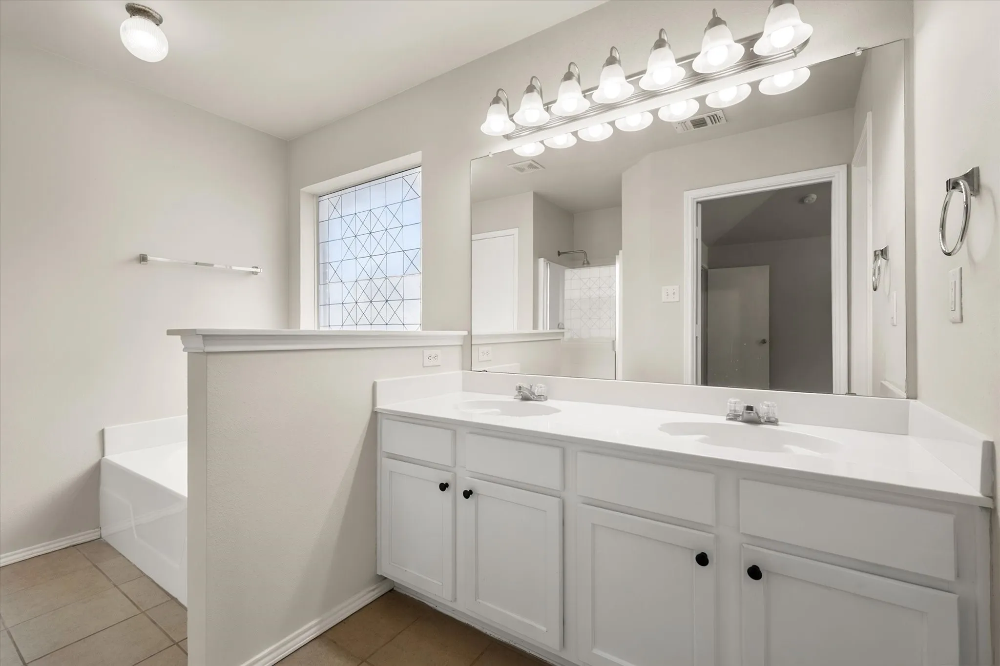 Single Family Residence For Sale in Johnson County , 1017 Caleb Street, Burleson, Texas 76028, 3 Bedroom, 2 Bathroom, 2 Garage spaces, 1,959 Sqft, built in 2002, mls#21378273, Real Estate Agent in Burleson, Homes For Sale in Johnson county, Homes For Sale in Burleson, Realtor in Burleson Texas, Real Estate Brokerage Independent Realty Texas, Luminita Cordes Realtor