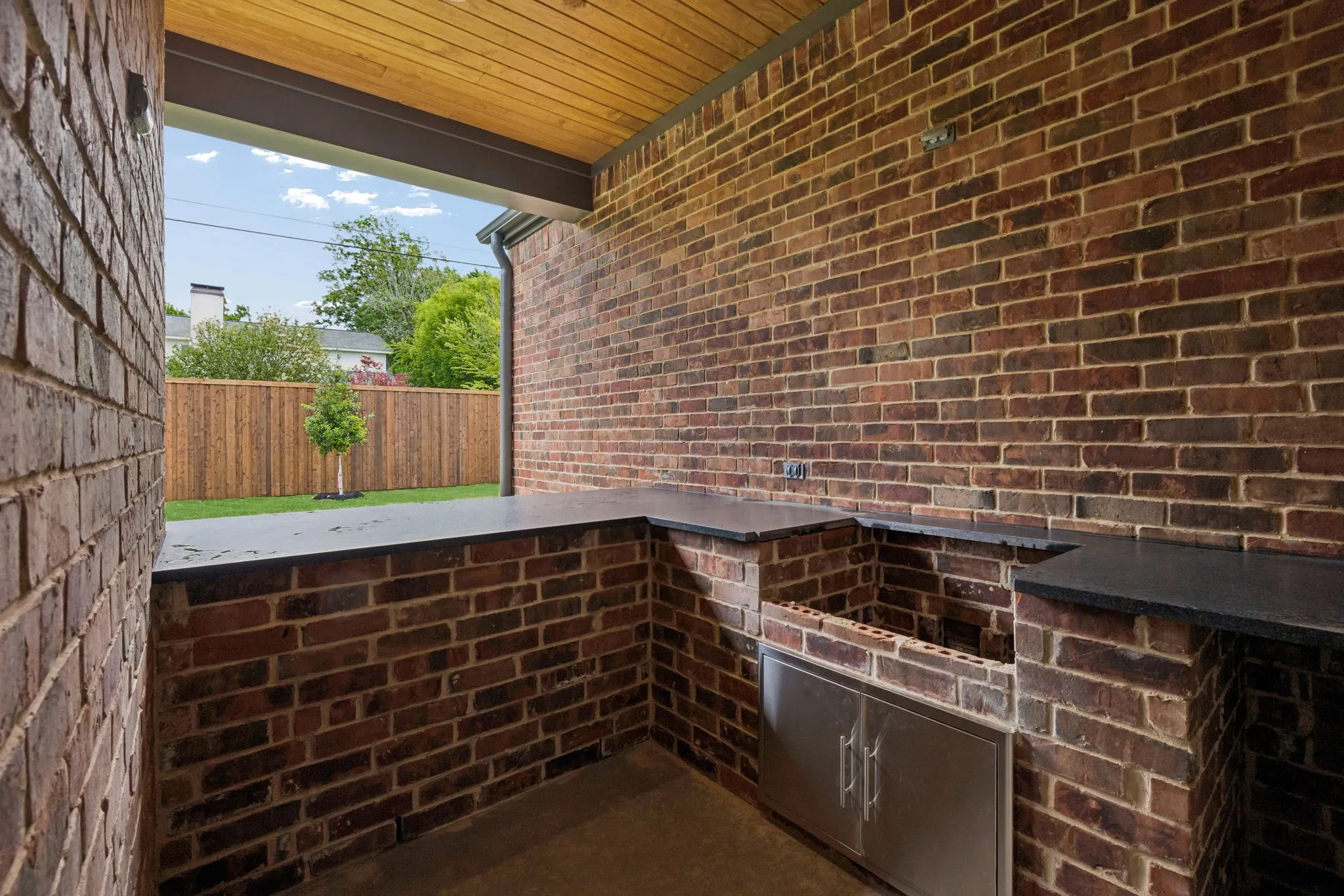 grill area with bar