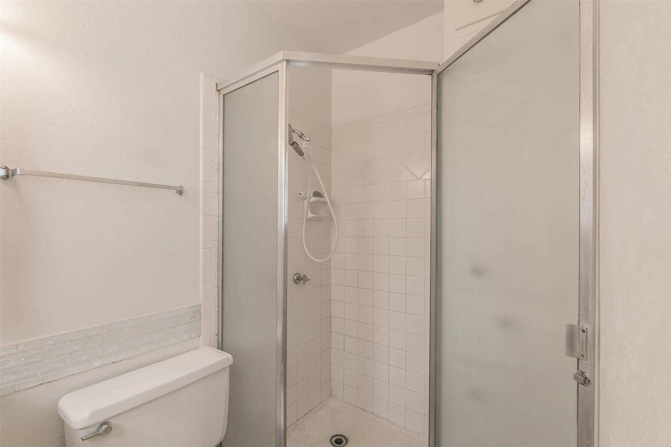 Single Family Residence For Sale in Tarrant County , 7412 Meadowcrest Drive, Fort Worth, Texas 76112, 3 Bedroom, 2 Bathroom, 2 Garage spaces, 1,211 Sqft, built in 1963, mls#21379221, Real Estate Agent in Fort Worth, Homes For Sale in Tarrant county, Homes For Sale in Fort Worth, Realtor in Fort Worth Texas, Real Estate Brokerage Independent Realty Texas, Luminita Cordes Realtor