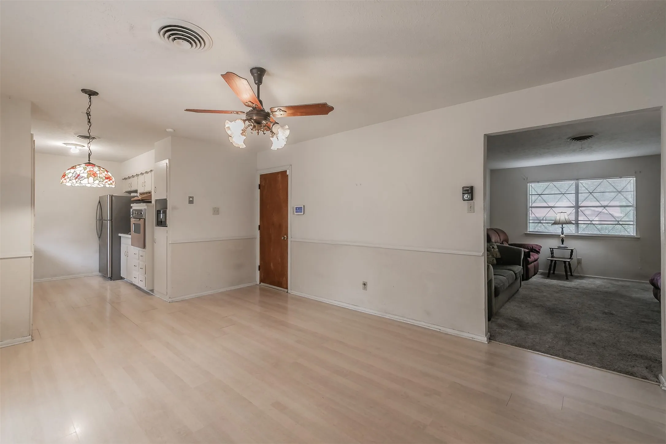 Single Family Residence For Sale in Tarrant County , 7412 Meadowcrest Drive, Fort Worth, Texas 76112, 3 Bedroom, 2 Bathroom, 2 Garage spaces, 1,211 Sqft, built in 1963, mls#21379221, Real Estate Agent in Fort Worth, Homes For Sale in Tarrant county, Homes For Sale in Fort Worth, Realtor in Fort Worth Texas, Real Estate Brokerage Independent Realty Texas, Luminita Cordes Realtor