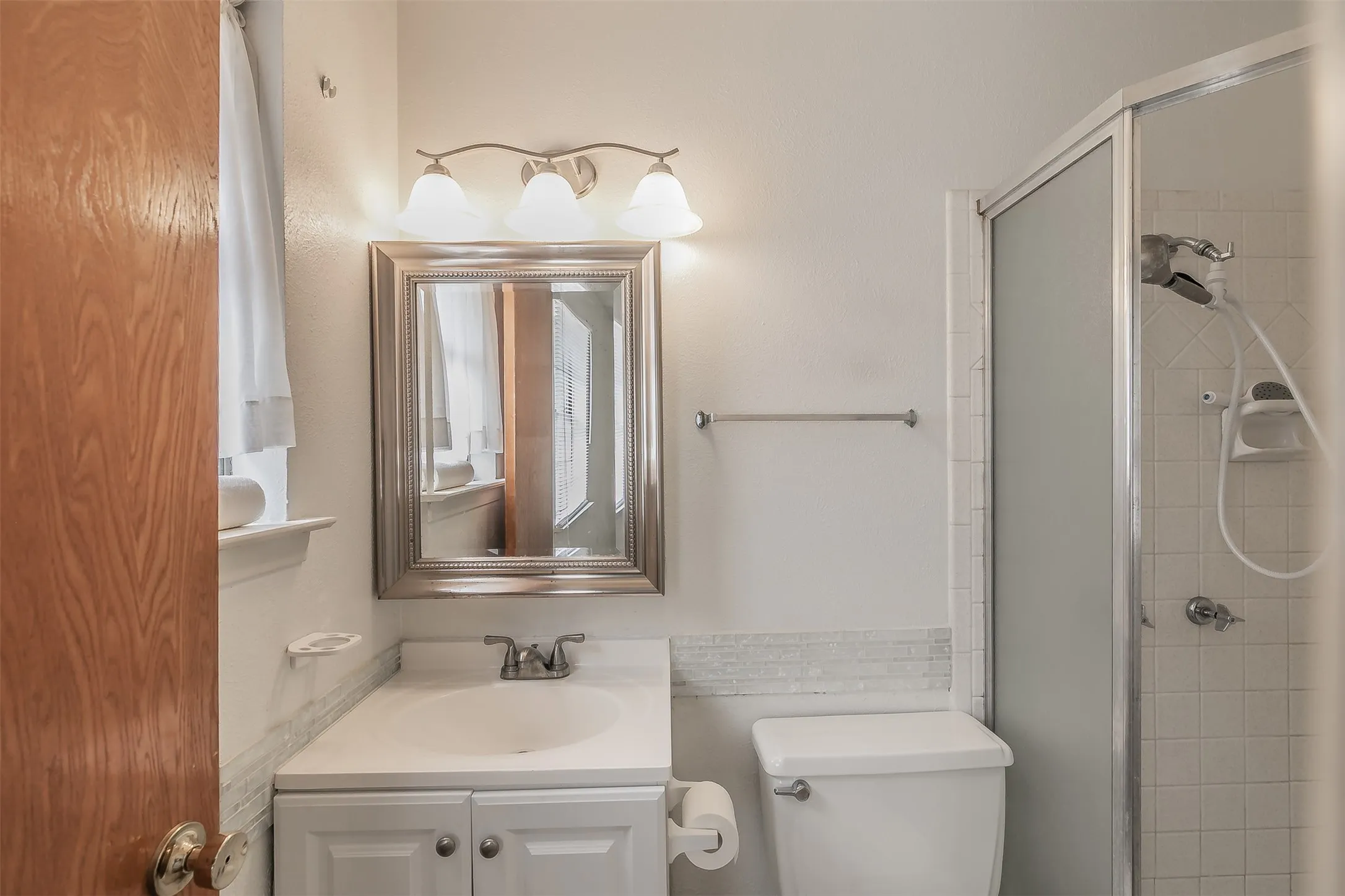 Single Family Residence For Sale in Tarrant County , 7412 Meadowcrest Drive, Fort Worth, Texas 76112, 3 Bedroom, 2 Bathroom, 2 Garage spaces, 1,211 Sqft, built in 1963, mls#21379221, Real Estate Agent in Fort Worth, Homes For Sale in Tarrant county, Homes For Sale in Fort Worth, Realtor in Fort Worth Texas, Real Estate Brokerage Independent Realty Texas, Luminita Cordes Realtor