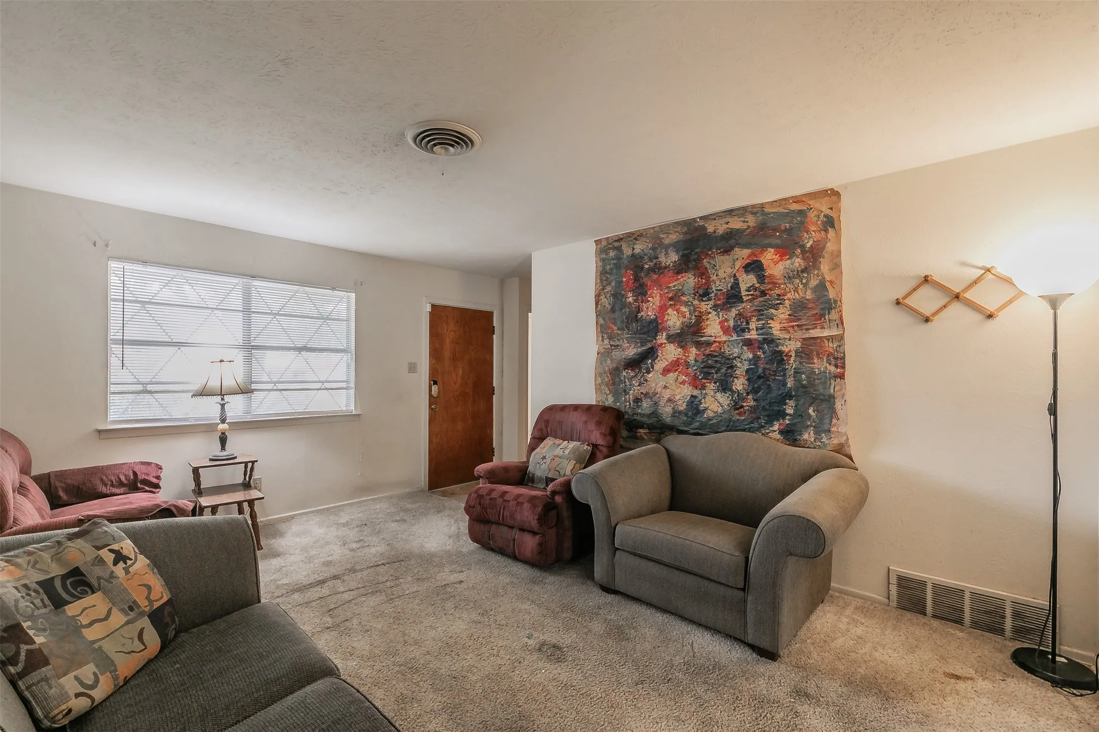 Single Family Residence For Sale in Tarrant County , 7412 Meadowcrest Drive, Fort Worth, Texas 76112, 3 Bedroom, 2 Bathroom, 2 Garage spaces, 1,211 Sqft, built in 1963, mls#21379221, Real Estate Agent in Fort Worth, Homes For Sale in Tarrant county, Homes For Sale in Fort Worth, Realtor in Fort Worth Texas, Real Estate Brokerage Independent Realty Texas, Luminita Cordes Realtor