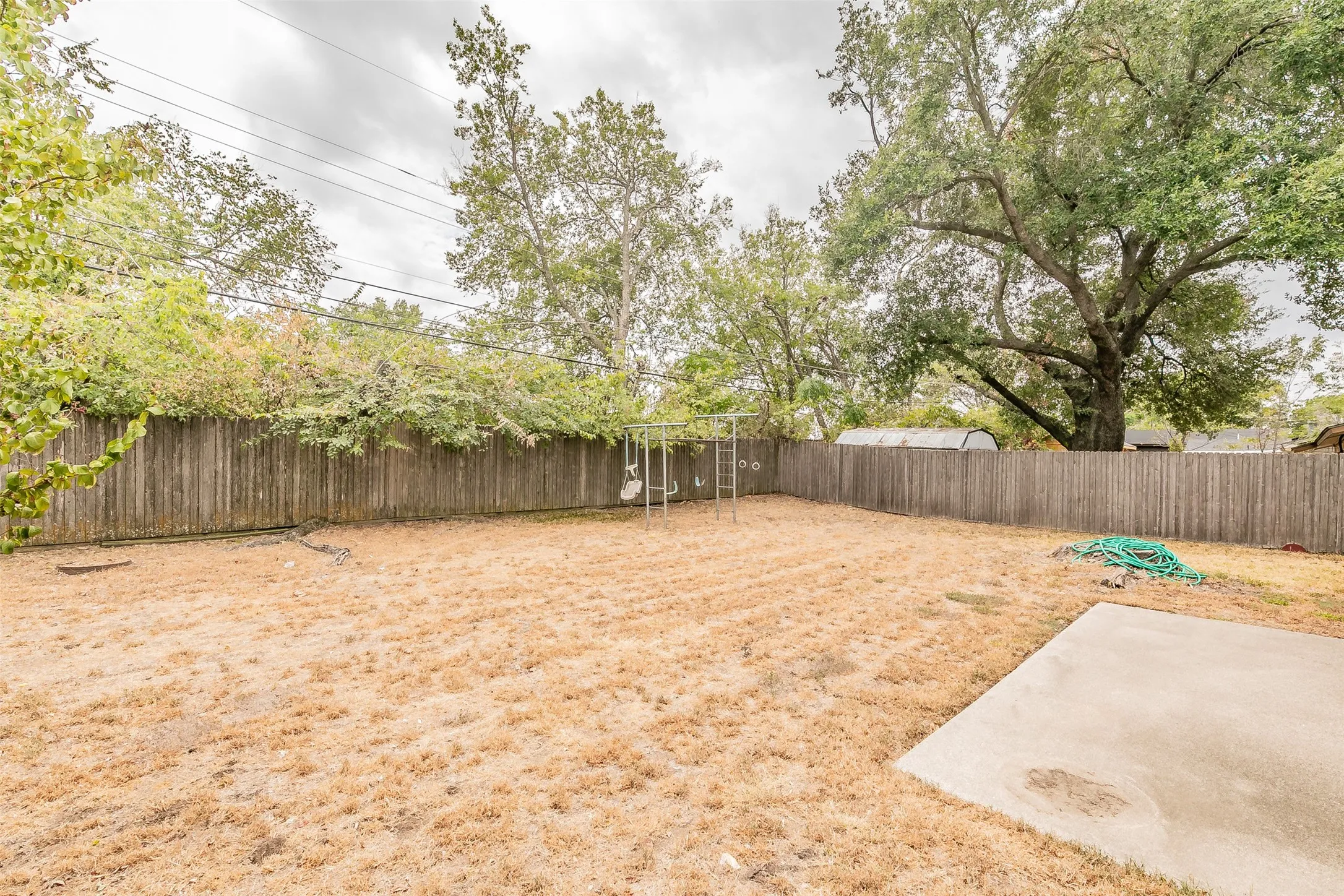 Single Family Residence For Sale in Tarrant County , 7412 Meadowcrest Drive, Fort Worth, Texas 76112, 3 Bedroom, 2 Bathroom, 2 Garage spaces, 1,211 Sqft, built in 1963, mls#21379221, Real Estate Agent in Fort Worth, Homes For Sale in Tarrant county, Homes For Sale in Fort Worth, Realtor in Fort Worth Texas, Real Estate Brokerage Independent Realty Texas, Luminita Cordes Realtor