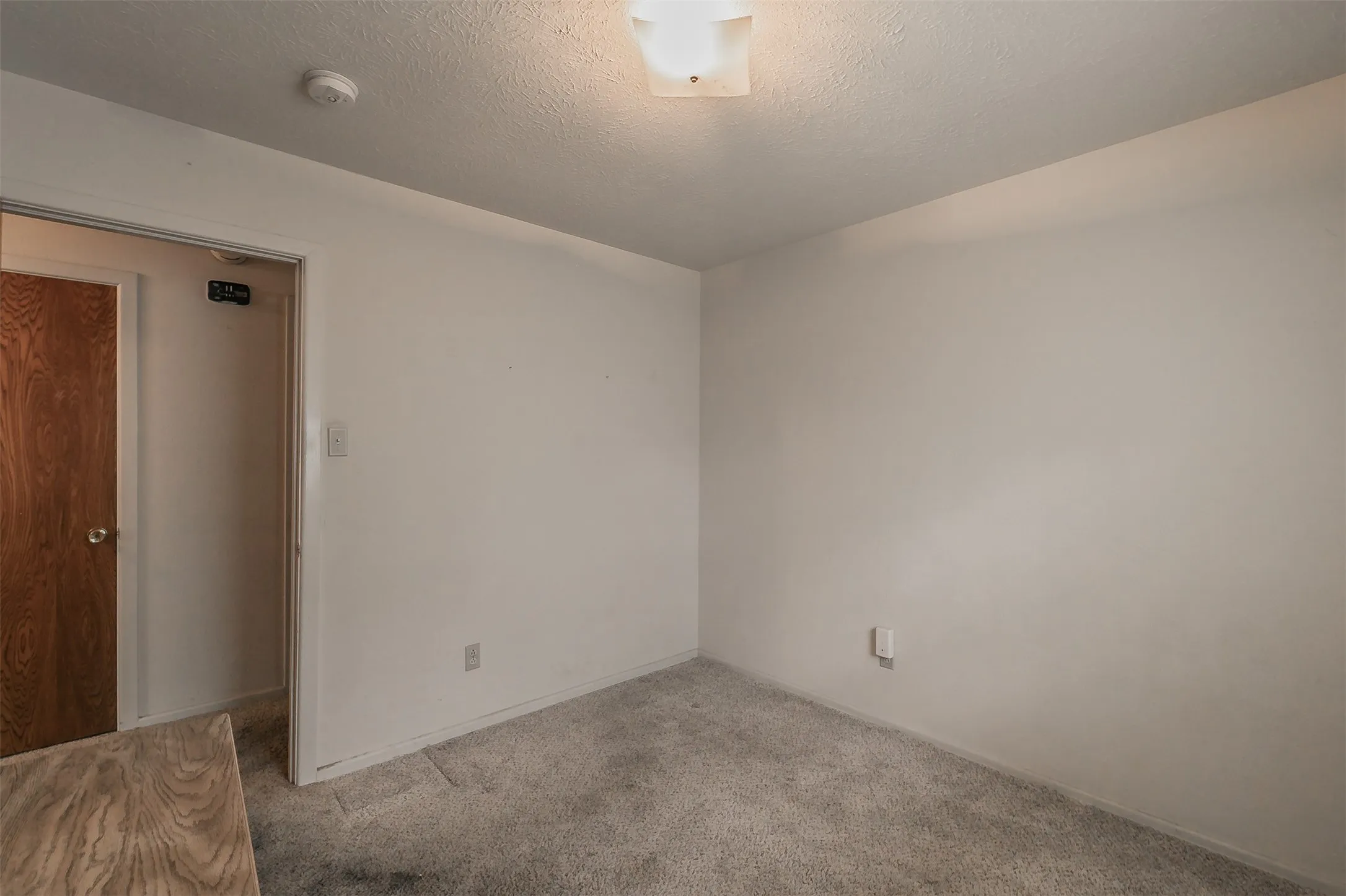 Single Family Residence For Sale in Tarrant County , 7412 Meadowcrest Drive, Fort Worth, Texas 76112, 3 Bedroom, 2 Bathroom, 2 Garage spaces, 1,211 Sqft, built in 1963, mls#21379221, Real Estate Agent in Fort Worth, Homes For Sale in Tarrant county, Homes For Sale in Fort Worth, Realtor in Fort Worth Texas, Real Estate Brokerage Independent Realty Texas, Luminita Cordes Realtor