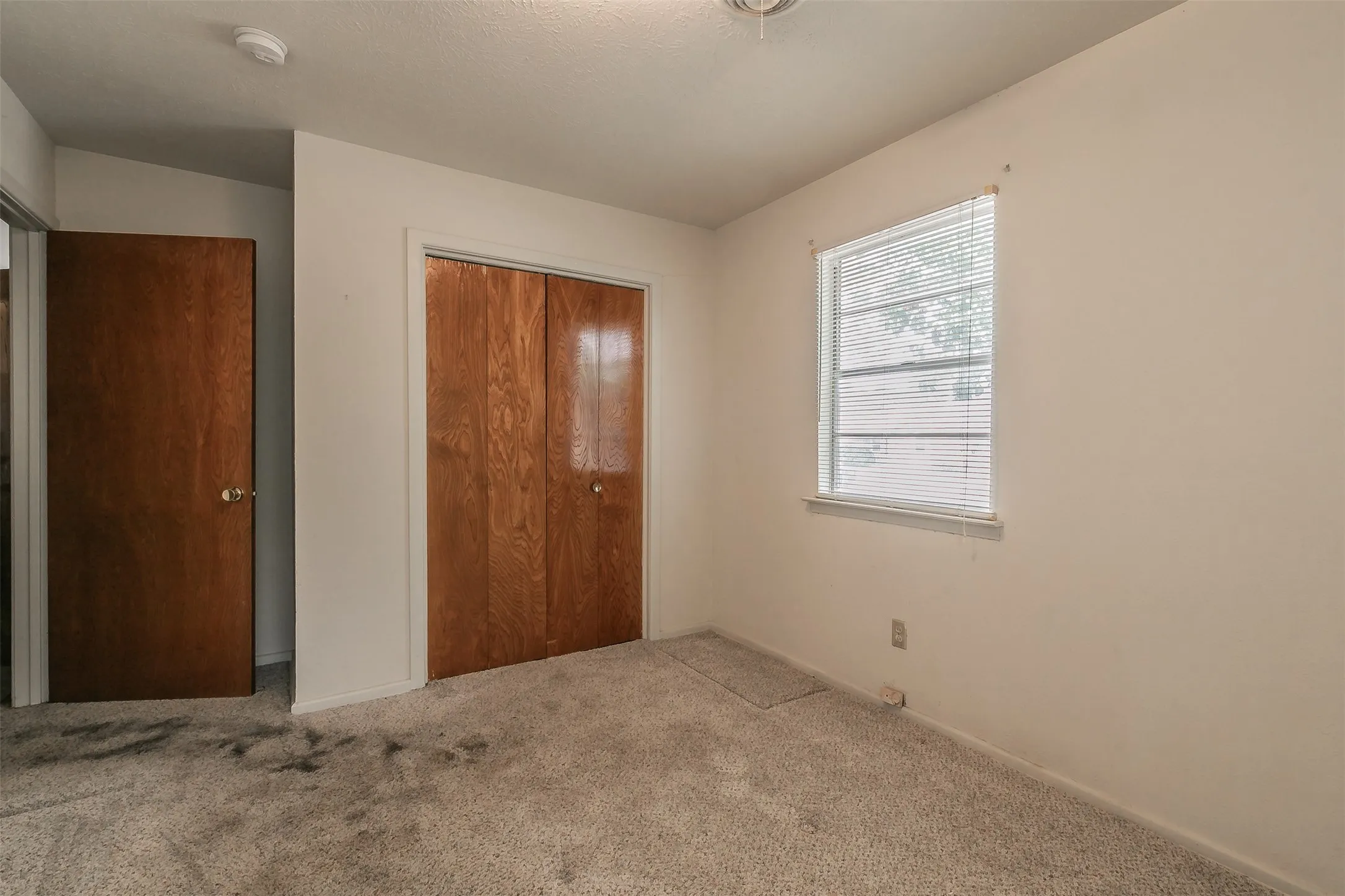 Single Family Residence For Sale in Tarrant County , 7412 Meadowcrest Drive, Fort Worth, Texas 76112, 3 Bedroom, 2 Bathroom, 2 Garage spaces, 1,211 Sqft, built in 1963, mls#21379221, Real Estate Agent in Fort Worth, Homes For Sale in Tarrant county, Homes For Sale in Fort Worth, Realtor in Fort Worth Texas, Real Estate Brokerage Independent Realty Texas, Luminita Cordes Realtor