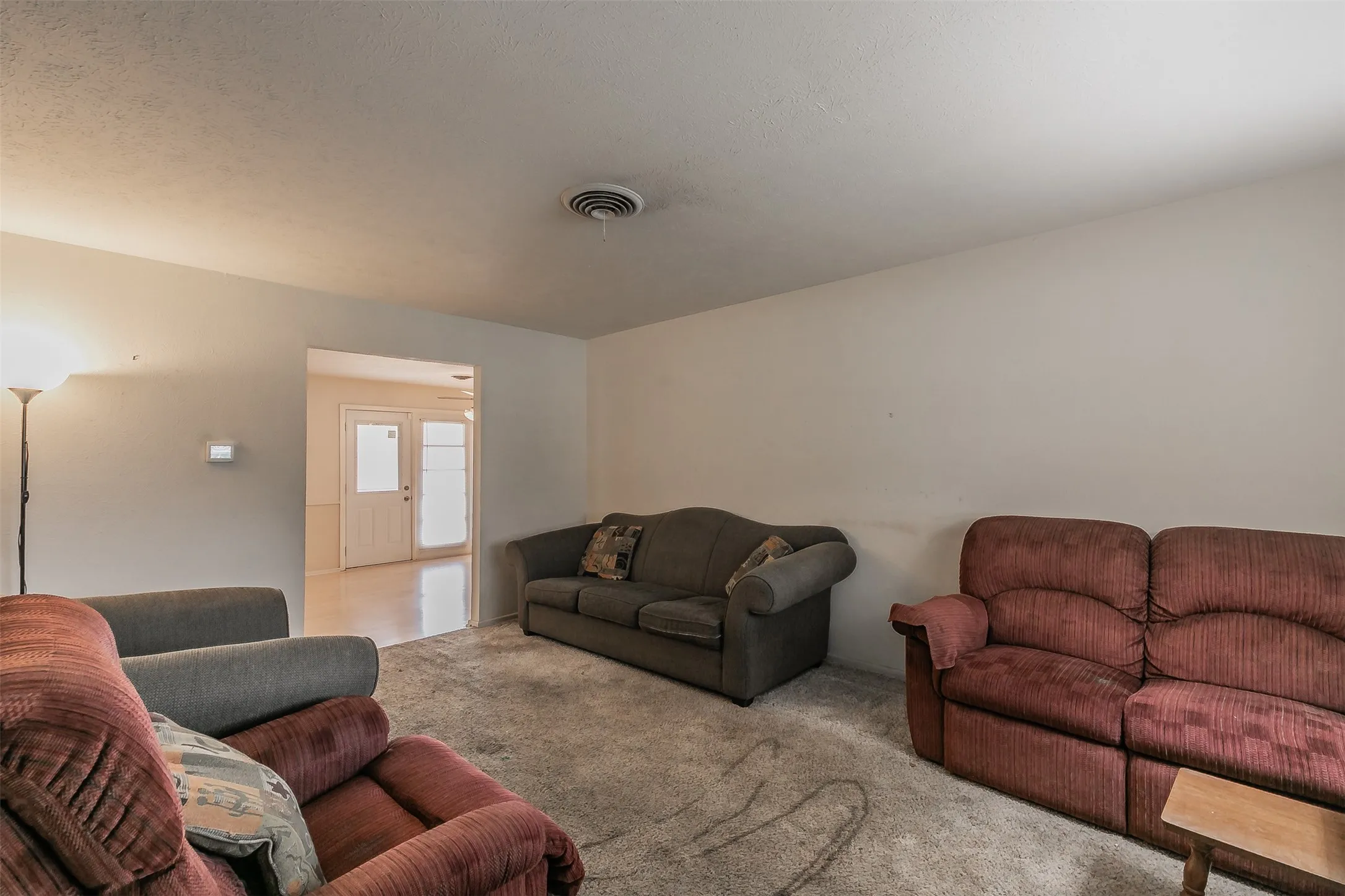Single Family Residence For Sale in Tarrant County , 7412 Meadowcrest Drive, Fort Worth, Texas 76112, 3 Bedroom, 2 Bathroom, 2 Garage spaces, 1,211 Sqft, built in 1963, mls#21379221, Real Estate Agent in Fort Worth, Homes For Sale in Tarrant county, Homes For Sale in Fort Worth, Realtor in Fort Worth Texas, Real Estate Brokerage Independent Realty Texas, Luminita Cordes Realtor