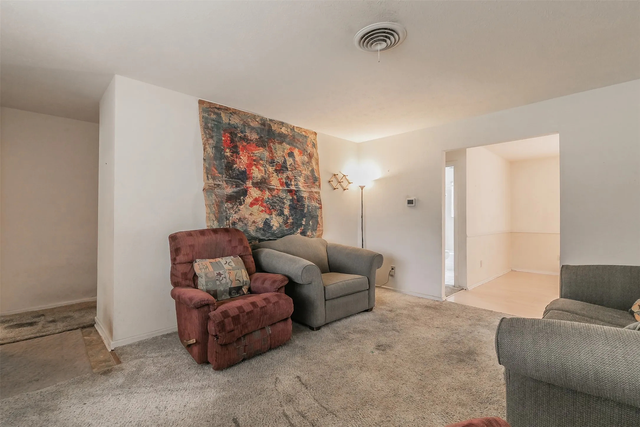 Single Family Residence For Sale in Tarrant County , 7412 Meadowcrest Drive, Fort Worth, Texas 76112, 3 Bedroom, 2 Bathroom, 2 Garage spaces, 1,211 Sqft, built in 1963, mls#21379221, Real Estate Agent in Fort Worth, Homes For Sale in Tarrant county, Homes For Sale in Fort Worth, Realtor in Fort Worth Texas, Real Estate Brokerage Independent Realty Texas, Luminita Cordes Realtor