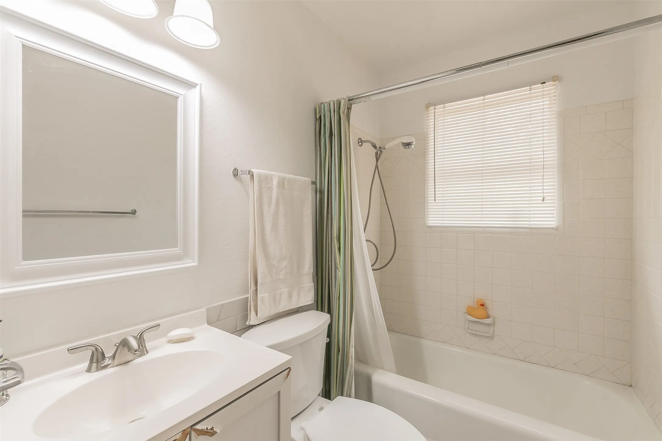 Single Family Residence For Sale in Tarrant County , 7412 Meadowcrest Drive, Fort Worth, Texas 76112, 3 Bedroom, 2 Bathroom, 2 Garage spaces, 1,211 Sqft, built in 1963, mls#21379221, Real Estate Agent in Fort Worth, Homes For Sale in Tarrant county, Homes For Sale in Fort Worth, Realtor in Fort Worth Texas, Real Estate Brokerage Independent Realty Texas, Luminita Cordes Realtor