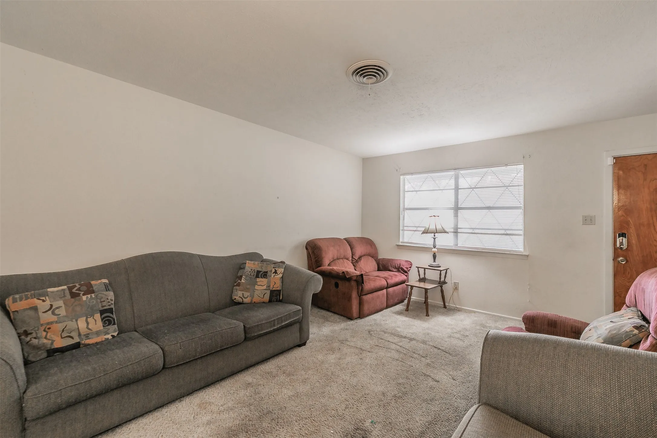 Single Family Residence For Sale in Tarrant County , 7412 Meadowcrest Drive, Fort Worth, Texas 76112, 3 Bedroom, 2 Bathroom, 2 Garage spaces, 1,211 Sqft, built in 1963, mls#21379221, Real Estate Agent in Fort Worth, Homes For Sale in Tarrant county, Homes For Sale in Fort Worth, Realtor in Fort Worth Texas, Real Estate Brokerage Independent Realty Texas, Luminita Cordes Realtor