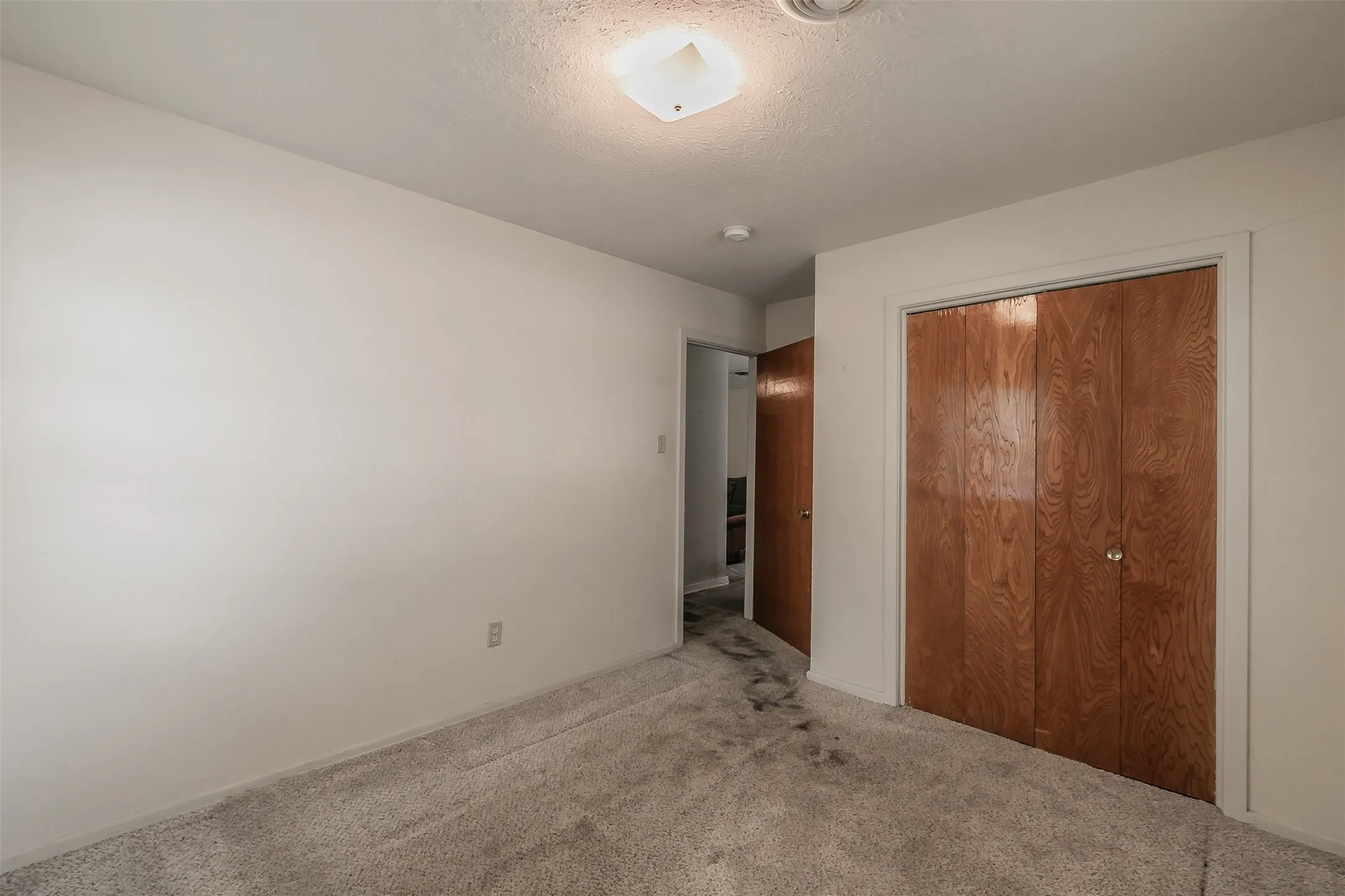 Single Family Residence For Sale in Tarrant County , 7412 Meadowcrest Drive, Fort Worth, Texas 76112, 3 Bedroom, 2 Bathroom, 2 Garage spaces, 1,211 Sqft, built in 1963, mls#21379221, Real Estate Agent in Fort Worth, Homes For Sale in Tarrant county, Homes For Sale in Fort Worth, Realtor in Fort Worth Texas, Real Estate Brokerage Independent Realty Texas, Luminita Cordes Realtor