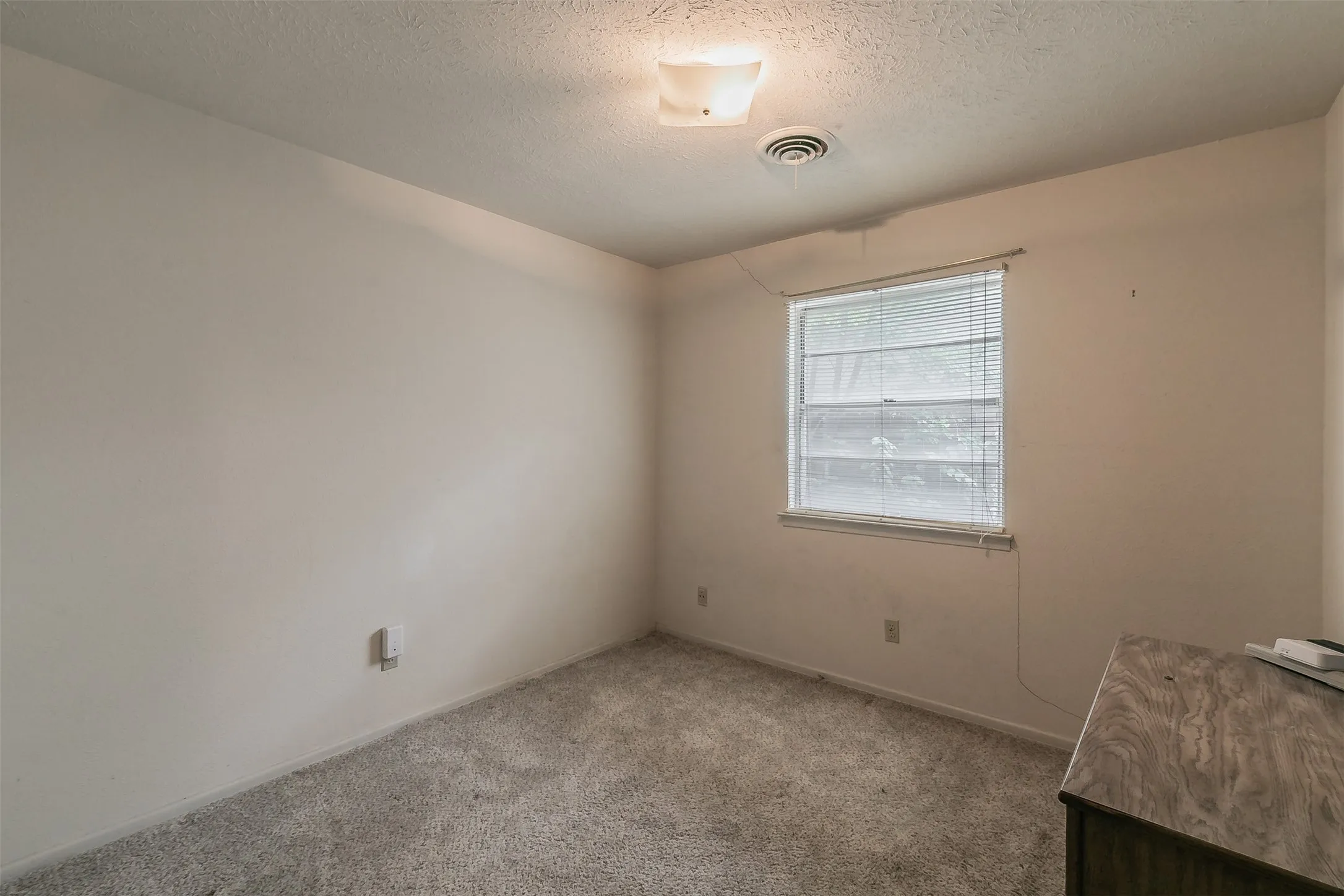 Single Family Residence For Sale in Tarrant County , 7412 Meadowcrest Drive, Fort Worth, Texas 76112, 3 Bedroom, 2 Bathroom, 2 Garage spaces, 1,211 Sqft, built in 1963, mls#21379221, Real Estate Agent in Fort Worth, Homes For Sale in Tarrant county, Homes For Sale in Fort Worth, Realtor in Fort Worth Texas, Real Estate Brokerage Independent Realty Texas, Luminita Cordes Realtor