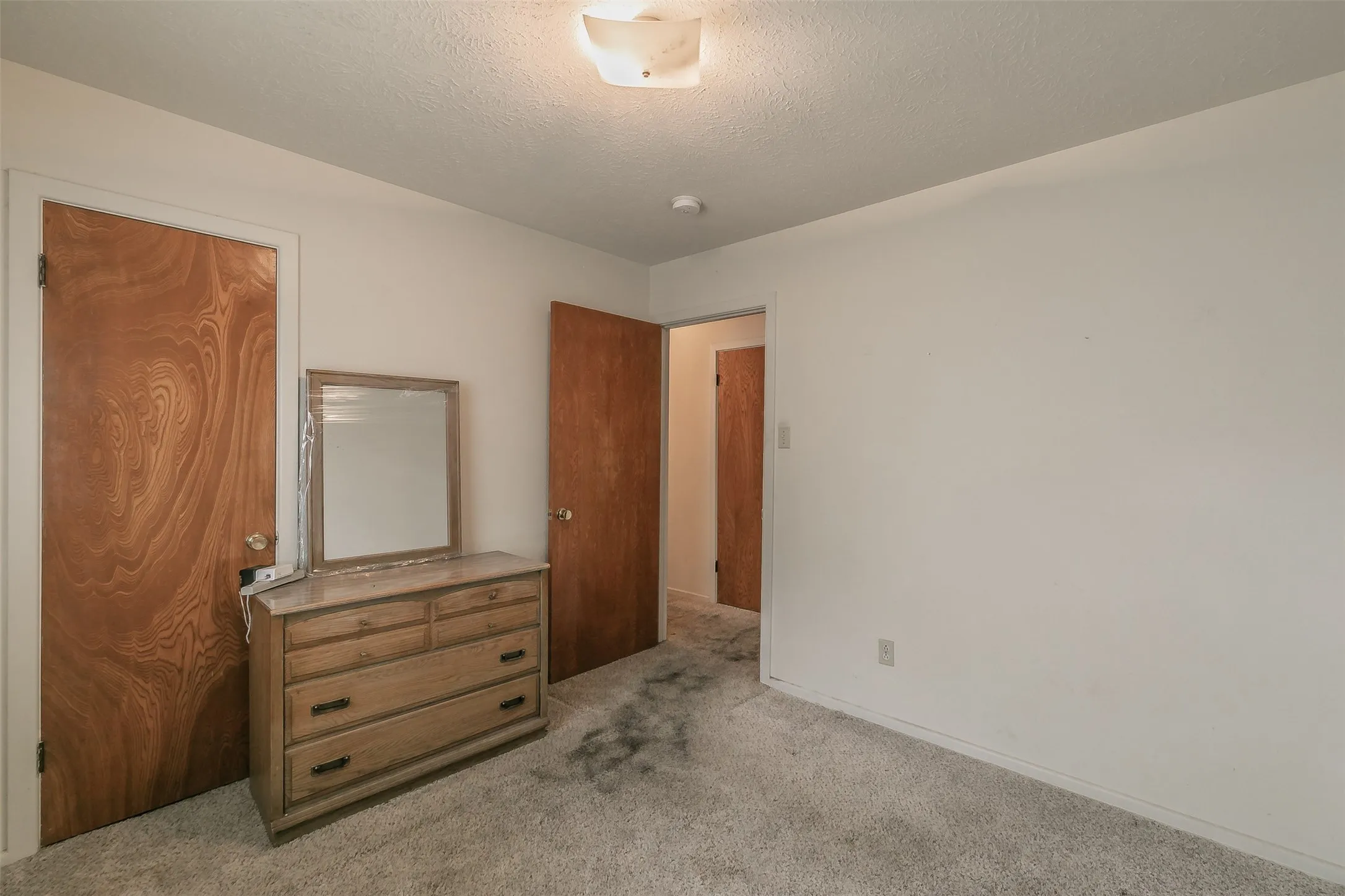 Single Family Residence For Sale in Tarrant County , 7412 Meadowcrest Drive, Fort Worth, Texas 76112, 3 Bedroom, 2 Bathroom, 2 Garage spaces, 1,211 Sqft, built in 1963, mls#21379221, Real Estate Agent in Fort Worth, Homes For Sale in Tarrant county, Homes For Sale in Fort Worth, Realtor in Fort Worth Texas, Real Estate Brokerage Independent Realty Texas, Luminita Cordes Realtor