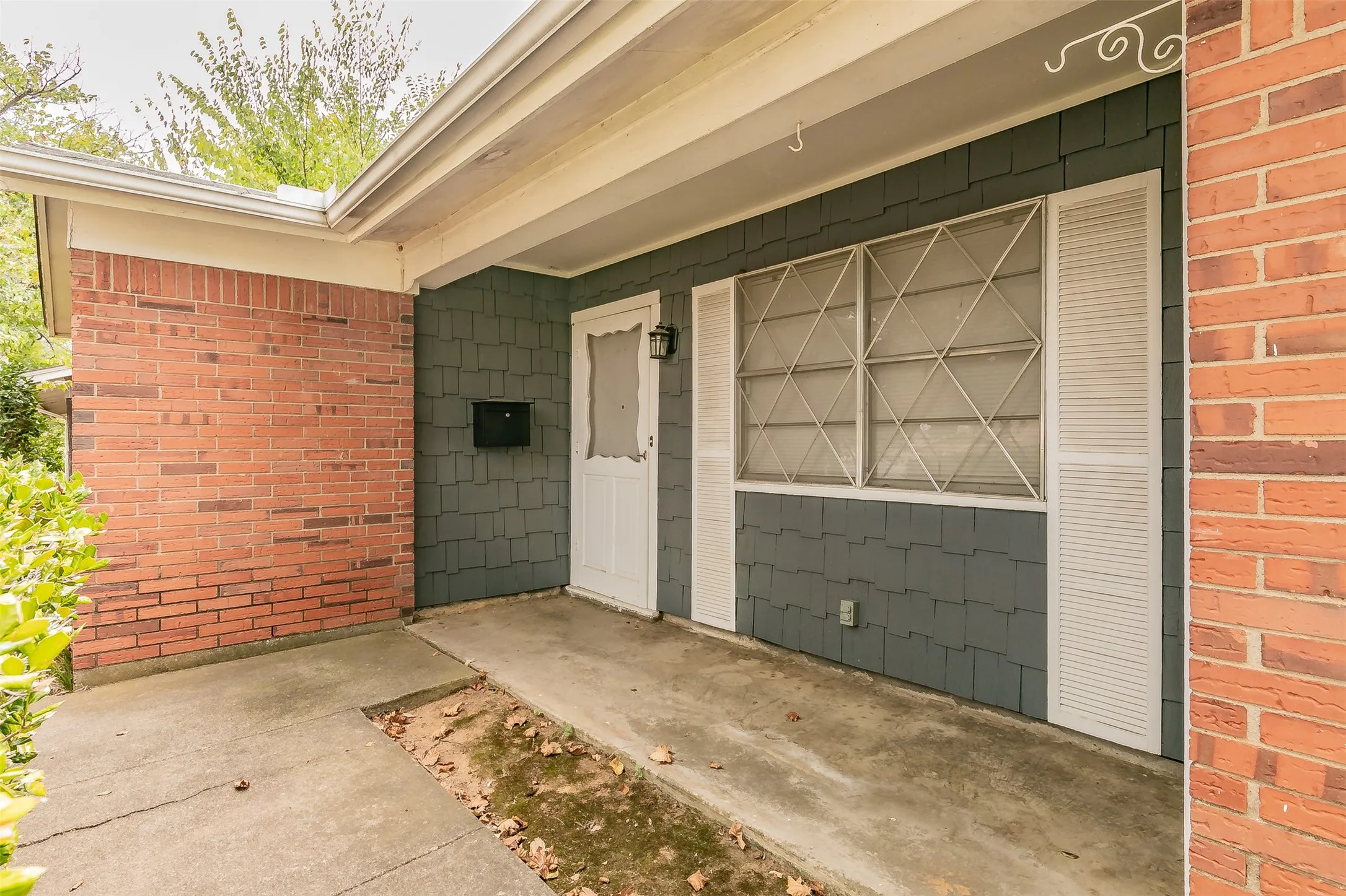 Single Family Residence For Sale in Tarrant County , 7412 Meadowcrest Drive, Fort Worth, Texas 76112, 3 Bedroom, 2 Bathroom, 2 Garage spaces, 1,211 Sqft, built in 1963, mls#21379221, Real Estate Agent in Fort Worth, Homes For Sale in Tarrant county, Homes For Sale in Fort Worth, Realtor in Fort Worth Texas, Real Estate Brokerage Independent Realty Texas, Luminita Cordes Realtor