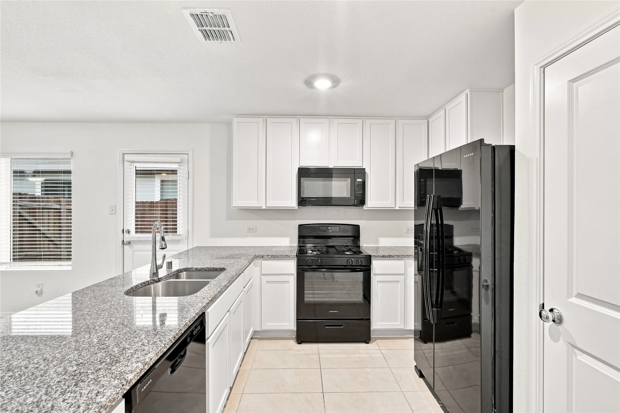 Single Family Residence For Rent in Kaufman County , 1706 Horizons Hill, Crandall, Texas 75114, 3 Bedroom, 2 Bathroom, 2 Garage spaces, 1,266 Sqft, built in 2023, mls#21378751, Real Estate Agent in Crandall, Homes For Rent in Kaufman county, Homes For Rent in Crandall, Realtor in Crandall Texas, Real Estate Brokerage Independent Realty Texas, Luminita Cordes Realtor
