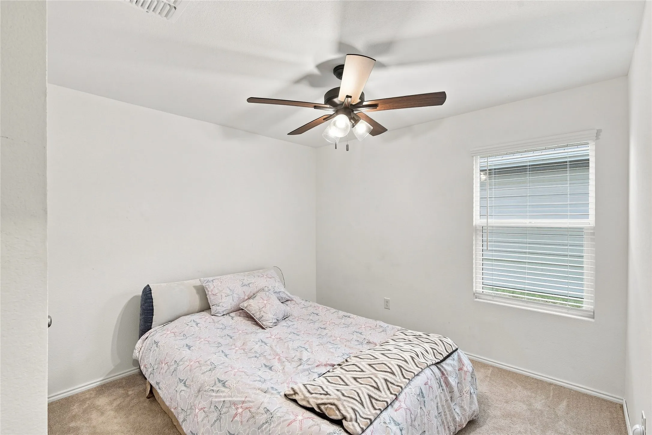 Single Family Residence For Rent in Kaufman County , 1706 Horizons Hill, Crandall, Texas 75114, 3 Bedroom, 2 Bathroom, 2 Garage spaces, 1,266 Sqft, built in 2023, mls#21378751, Real Estate Agent in Crandall, Homes For Rent in Kaufman county, Homes For Rent in Crandall, Realtor in Crandall Texas, Real Estate Brokerage Independent Realty Texas, Luminita Cordes Realtor