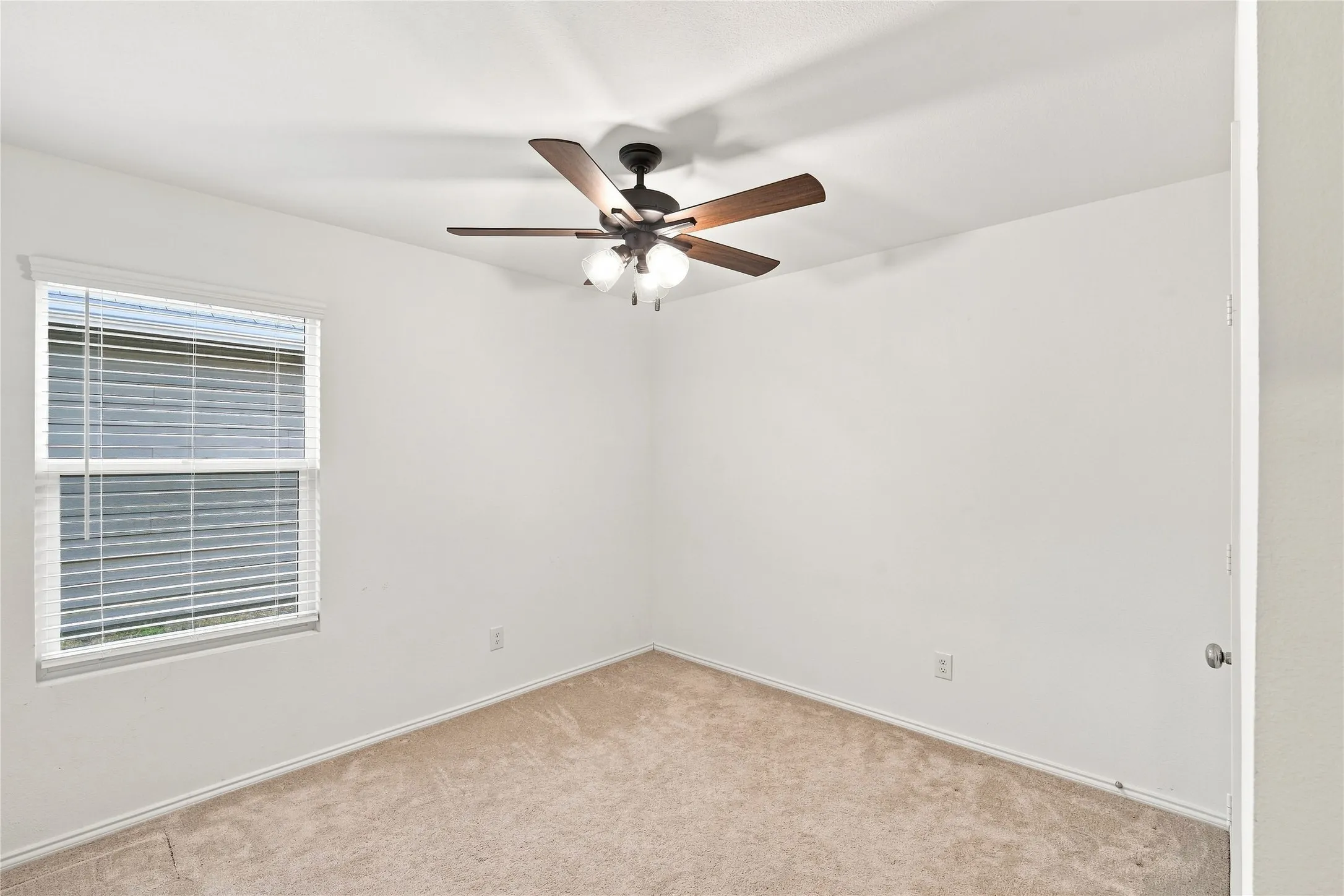 Single Family Residence For Rent in Kaufman County , 1706 Horizons Hill, Crandall, Texas 75114, 3 Bedroom, 2 Bathroom, 2 Garage spaces, 1,266 Sqft, built in 2023, mls#21378751, Real Estate Agent in Crandall, Homes For Rent in Kaufman county, Homes For Rent in Crandall, Realtor in Crandall Texas, Real Estate Brokerage Independent Realty Texas, Luminita Cordes Realtor