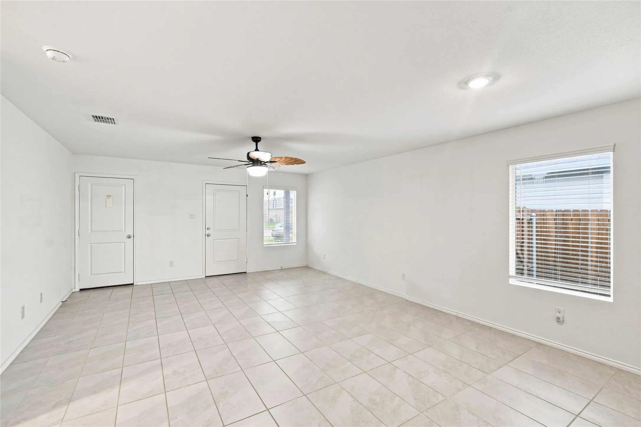 Single Family Residence For Rent in Kaufman County , 1706 Horizons Hill, Crandall, Texas 75114, 3 Bedroom, 2 Bathroom, 2 Garage spaces, 1,266 Sqft, built in 2023, mls#21378751, Real Estate Agent in Crandall, Homes For Rent in Kaufman county, Homes For Rent in Crandall, Realtor in Crandall Texas, Real Estate Brokerage Independent Realty Texas, Luminita Cordes Realtor