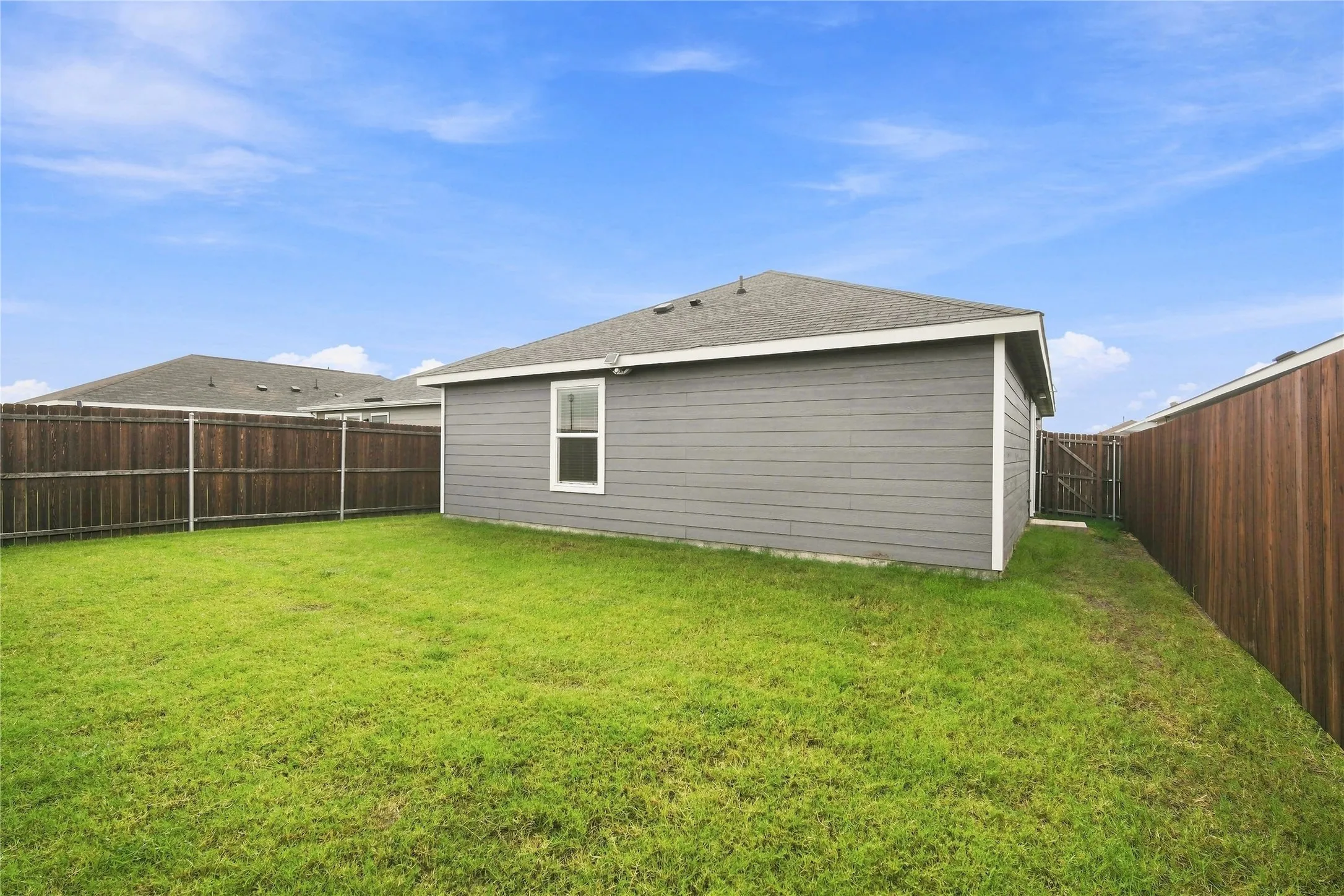 Single Family Residence For Rent in Kaufman County , 1706 Horizons Hill, Crandall, Texas 75114, 3 Bedroom, 2 Bathroom, 2 Garage spaces, 1,266 Sqft, built in 2023, mls#21378751, Real Estate Agent in Crandall, Homes For Rent in Kaufman county, Homes For Rent in Crandall, Realtor in Crandall Texas, Real Estate Brokerage Independent Realty Texas, Luminita Cordes Realtor