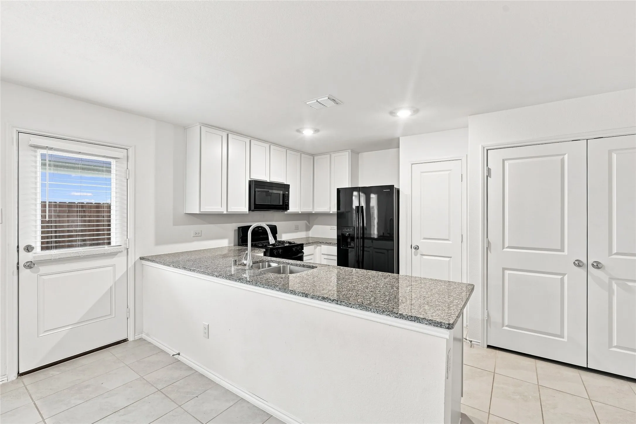 Single Family Residence For Rent in Kaufman County , 1706 Horizons Hill, Crandall, Texas 75114, 3 Bedroom, 2 Bathroom, 2 Garage spaces, 1,266 Sqft, built in 2023, mls#21378751, Real Estate Agent in Crandall, Homes For Rent in Kaufman county, Homes For Rent in Crandall, Realtor in Crandall Texas, Real Estate Brokerage Independent Realty Texas, Luminita Cordes Realtor