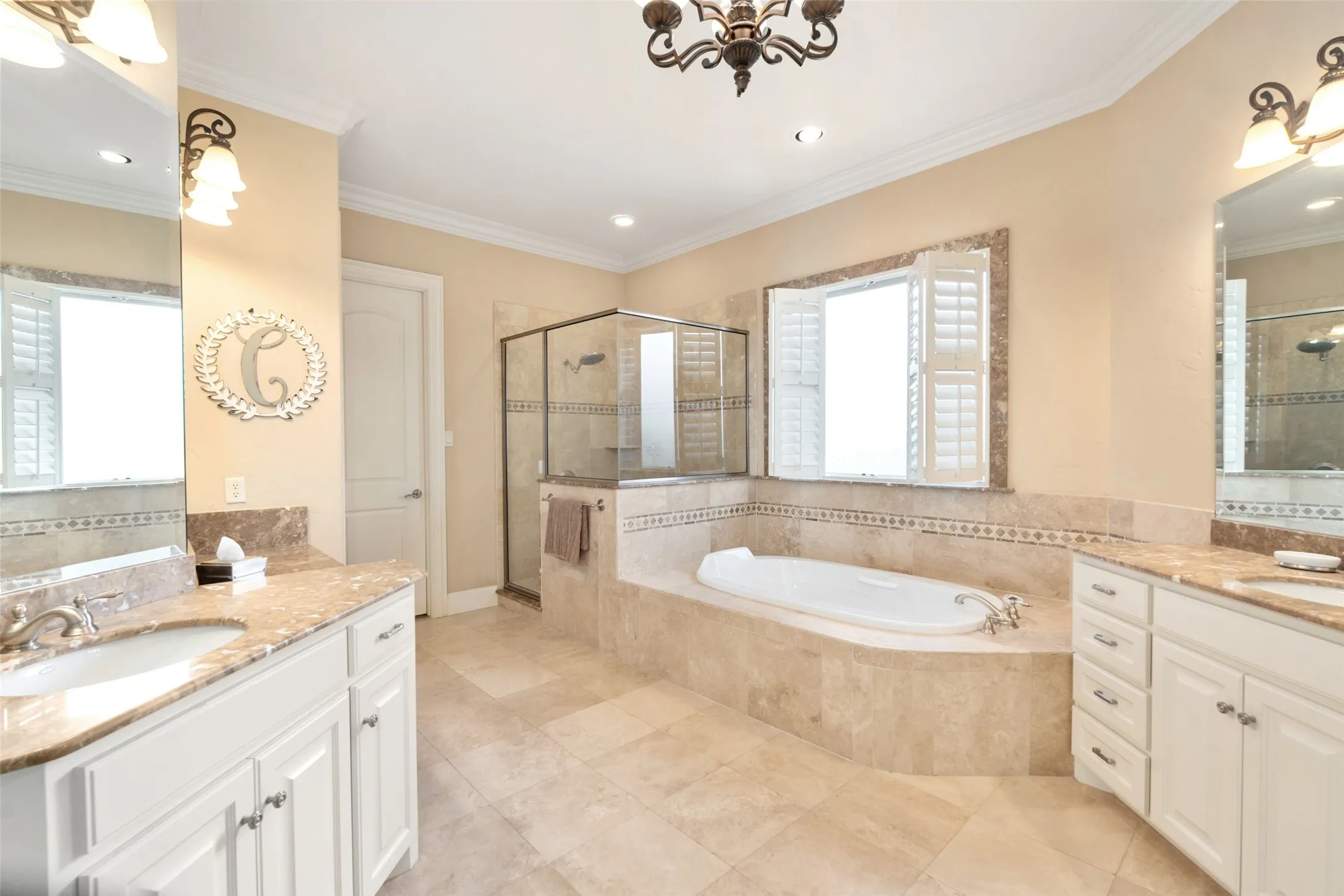 Single Family Residence For Sale in Henderson County , 229 Lakeside Drive, Malakoff, Texas 75148, 5 Bedroom, 4 Bathroom, 3 Garage spaces, 3,928 Sqft, built in 2008, mls#21378569, Real Estate Agent in Malakoff, Homes For Sale in Henderson county, Homes For Sale in Malakoff, Realtor in Malakoff Texas, Real Estate Brokerage Independent Realty Texas, Luminita Cordes Realtor