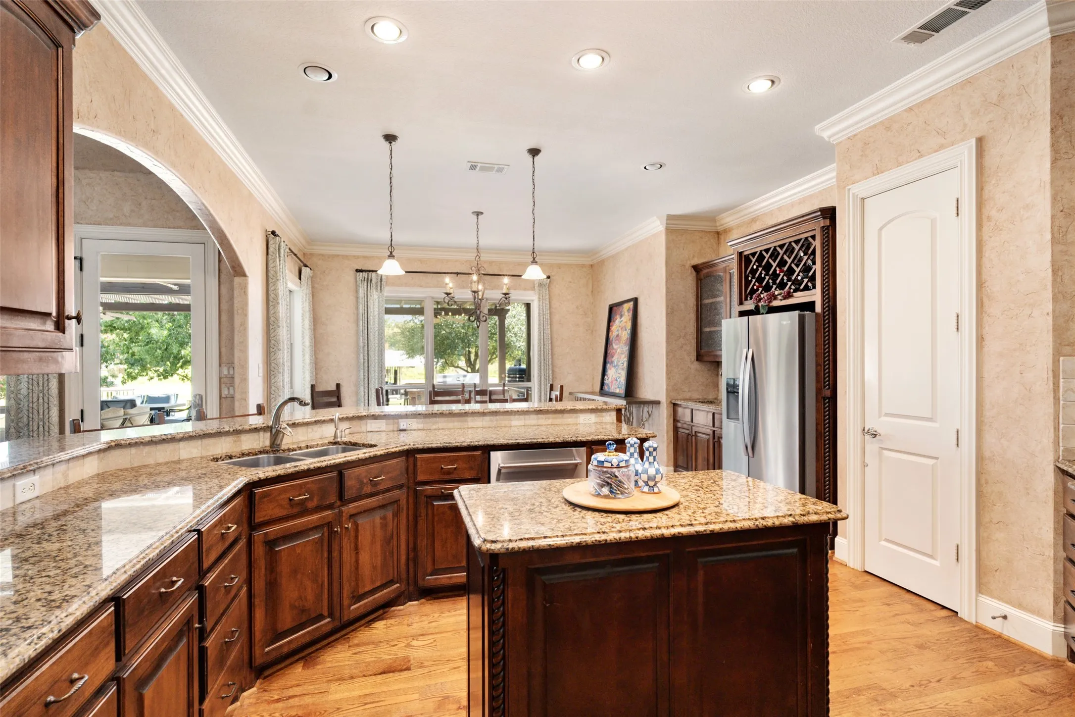 Single Family Residence For Sale in Henderson County , 229 Lakeside Drive, Malakoff, Texas 75148, 5 Bedroom, 4 Bathroom, 3 Garage spaces, 3,928 Sqft, built in 2008, mls#21378569, Real Estate Agent in Malakoff, Homes For Sale in Henderson county, Homes For Sale in Malakoff, Realtor in Malakoff Texas, Real Estate Brokerage Independent Realty Texas, Luminita Cordes Realtor