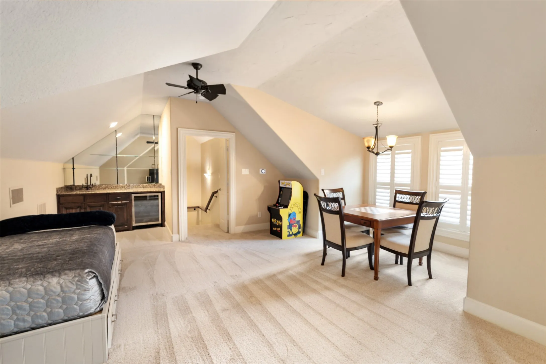 Single Family Residence For Sale in Henderson County , 229 Lakeside Drive, Malakoff, Texas 75148, 5 Bedroom, 4 Bathroom, 3 Garage spaces, 3,928 Sqft, built in 2008, mls#21378569, Real Estate Agent in Malakoff, Homes For Sale in Henderson county, Homes For Sale in Malakoff, Realtor in Malakoff Texas, Real Estate Brokerage Independent Realty Texas, Luminita Cordes Realtor
