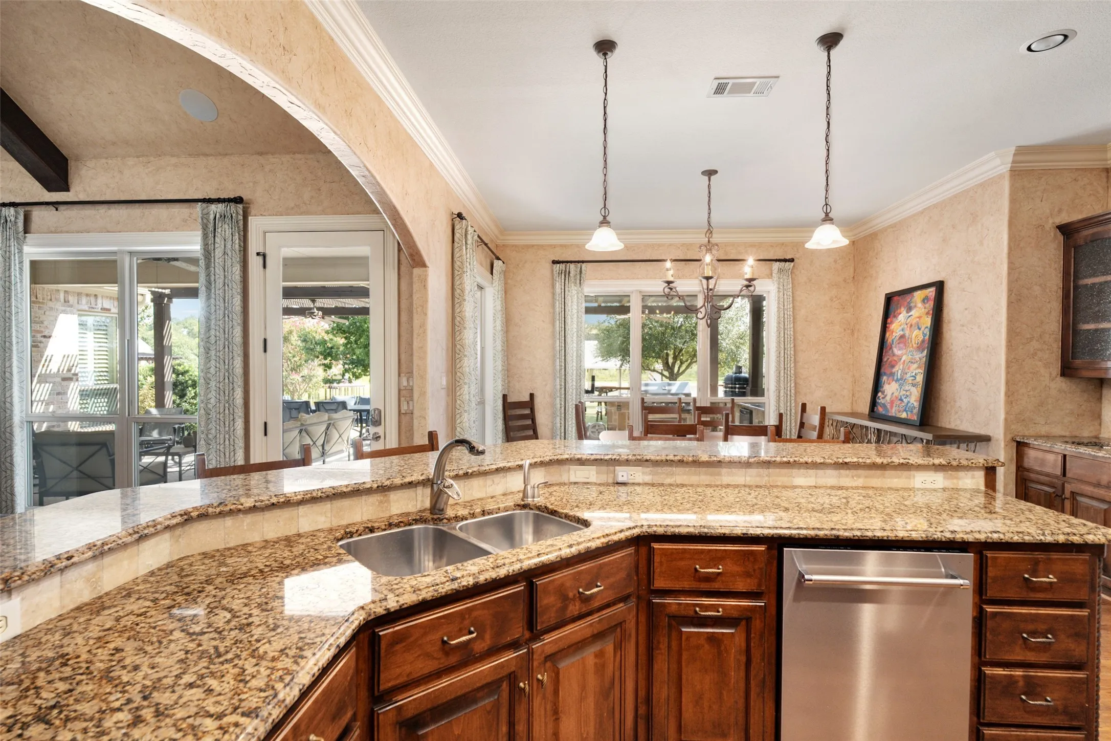 Single Family Residence For Sale in Henderson County , 229 Lakeside Drive, Malakoff, Texas 75148, 5 Bedroom, 4 Bathroom, 3 Garage spaces, 3,928 Sqft, built in 2008, mls#21378569, Real Estate Agent in Malakoff, Homes For Sale in Henderson county, Homes For Sale in Malakoff, Realtor in Malakoff Texas, Real Estate Brokerage Independent Realty Texas, Luminita Cordes Realtor