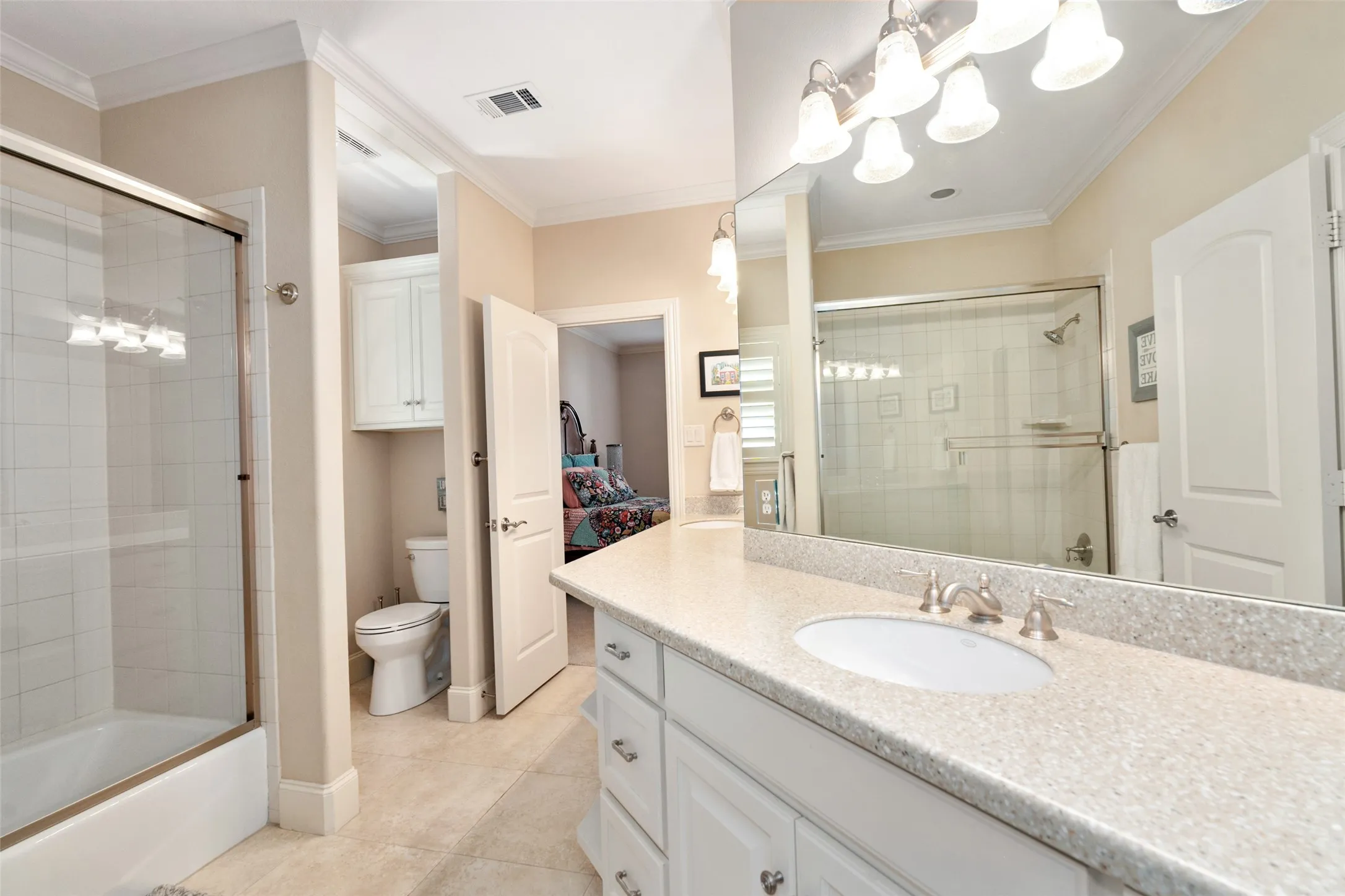Single Family Residence For Sale in Henderson County , 229 Lakeside Drive, Malakoff, Texas 75148, 5 Bedroom, 4 Bathroom, 3 Garage spaces, 3,928 Sqft, built in 2008, mls#21378569, Real Estate Agent in Malakoff, Homes For Sale in Henderson county, Homes For Sale in Malakoff, Realtor in Malakoff Texas, Real Estate Brokerage Independent Realty Texas, Luminita Cordes Realtor