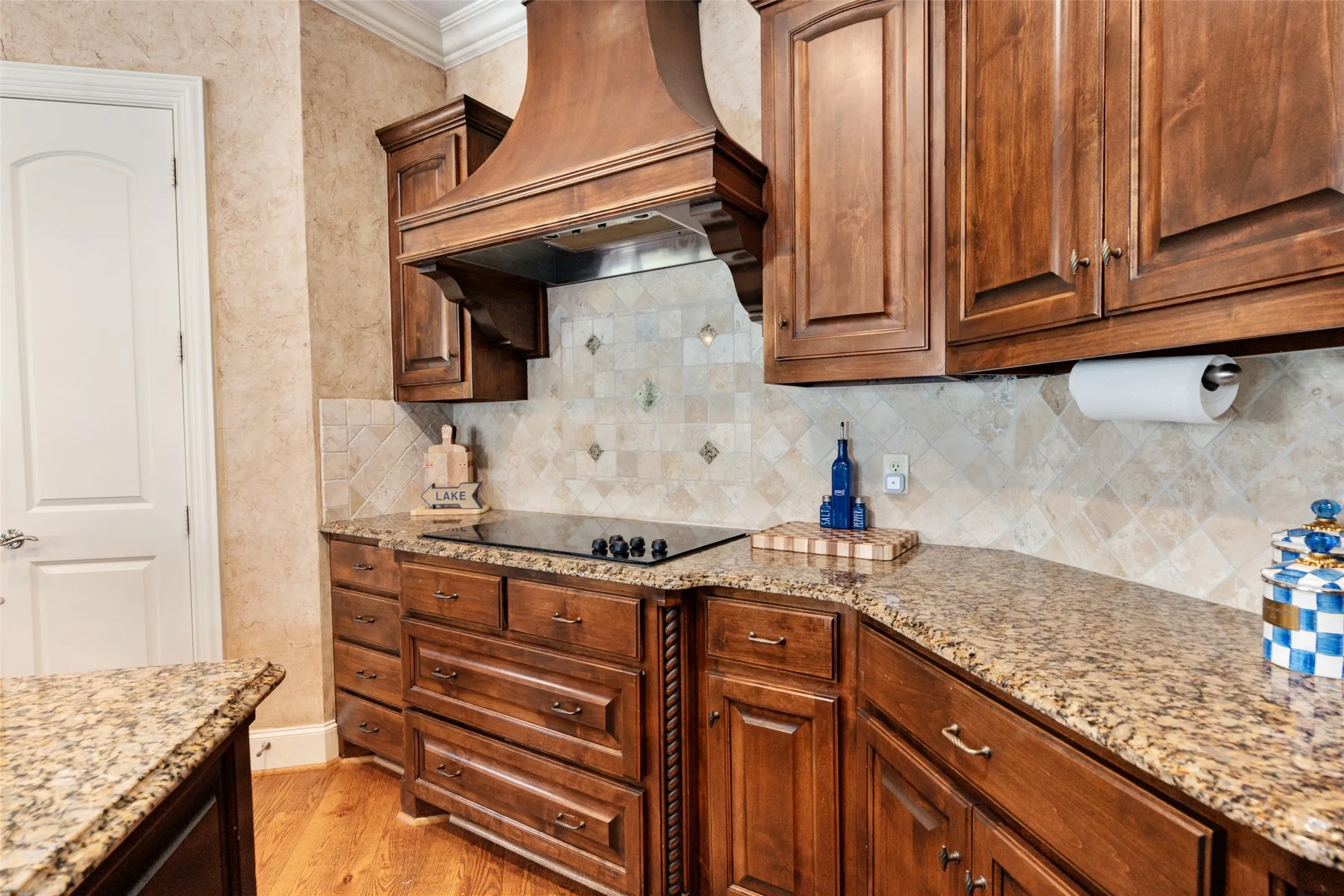 Single Family Residence For Sale in Henderson County , 229 Lakeside Drive, Malakoff, Texas 75148, 5 Bedroom, 4 Bathroom, 3 Garage spaces, 3,928 Sqft, built in 2008, mls#21378569, Real Estate Agent in Malakoff, Homes For Sale in Henderson county, Homes For Sale in Malakoff, Realtor in Malakoff Texas, Real Estate Brokerage Independent Realty Texas, Luminita Cordes Realtor