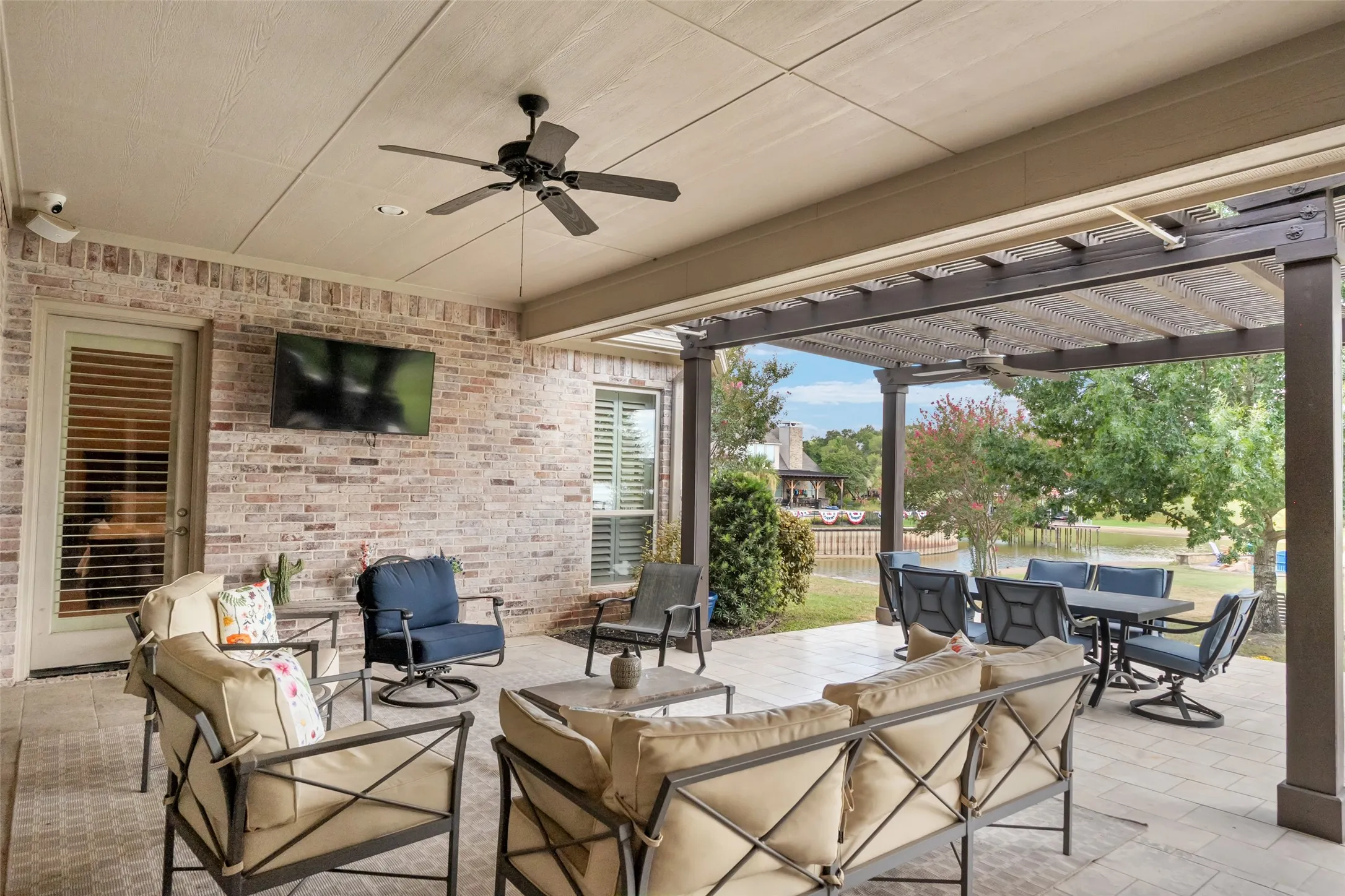 Single Family Residence For Sale in Henderson County , 229 Lakeside Drive, Malakoff, Texas 75148, 5 Bedroom, 4 Bathroom, 3 Garage spaces, 3,928 Sqft, built in 2008, mls#21378569, Real Estate Agent in Malakoff, Homes For Sale in Henderson county, Homes For Sale in Malakoff, Realtor in Malakoff Texas, Real Estate Brokerage Independent Realty Texas, Luminita Cordes Realtor