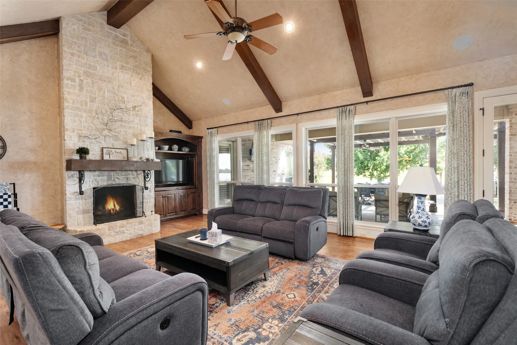 Single Family Residence For Sale in Henderson County , 229 Lakeside Drive, Malakoff, Texas 75148, 5 Bedroom, 4 Bathroom, 3 Garage spaces, 3,928 Sqft, built in 2008, mls#21378569, Real Estate Agent in Malakoff, Homes For Sale in Henderson county, Homes For Sale in Malakoff, Realtor in Malakoff Texas, Real Estate Brokerage Independent Realty Texas, Luminita Cordes Realtor