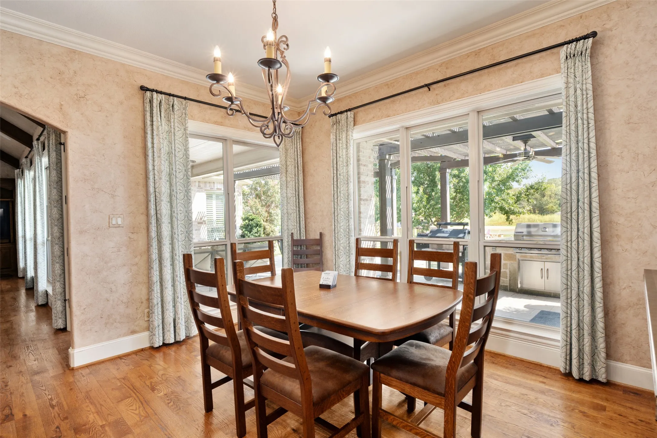 Single Family Residence For Sale in Henderson County , 229 Lakeside Drive, Malakoff, Texas 75148, 5 Bedroom, 4 Bathroom, 3 Garage spaces, 3,928 Sqft, built in 2008, mls#21378569, Real Estate Agent in Malakoff, Homes For Sale in Henderson county, Homes For Sale in Malakoff, Realtor in Malakoff Texas, Real Estate Brokerage Independent Realty Texas, Luminita Cordes Realtor