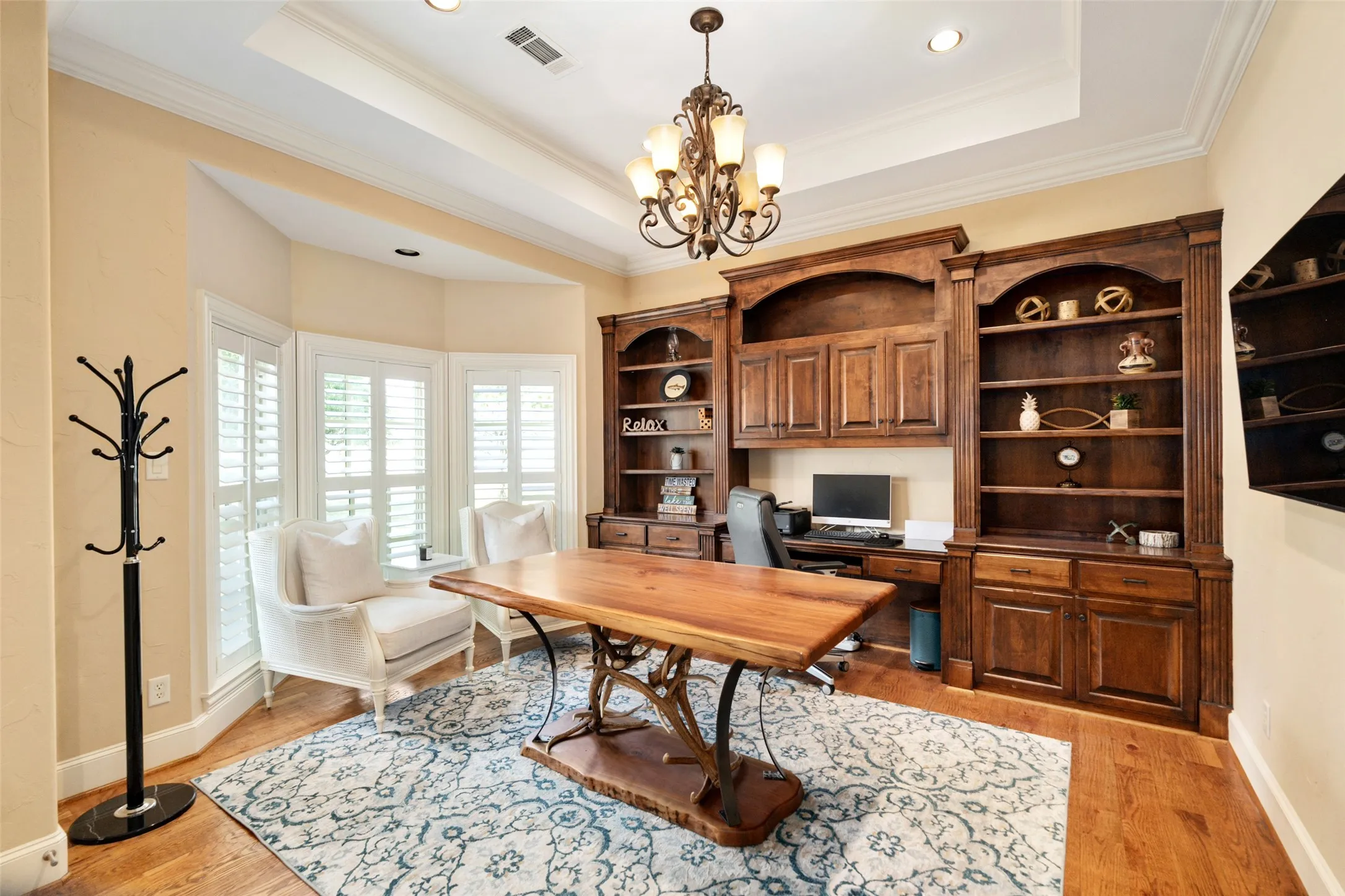 Single Family Residence For Sale in Henderson County , 229 Lakeside Drive, Malakoff, Texas 75148, 5 Bedroom, 4 Bathroom, 3 Garage spaces, 3,928 Sqft, built in 2008, mls#21378569, Real Estate Agent in Malakoff, Homes For Sale in Henderson county, Homes For Sale in Malakoff, Realtor in Malakoff Texas, Real Estate Brokerage Independent Realty Texas, Luminita Cordes Realtor