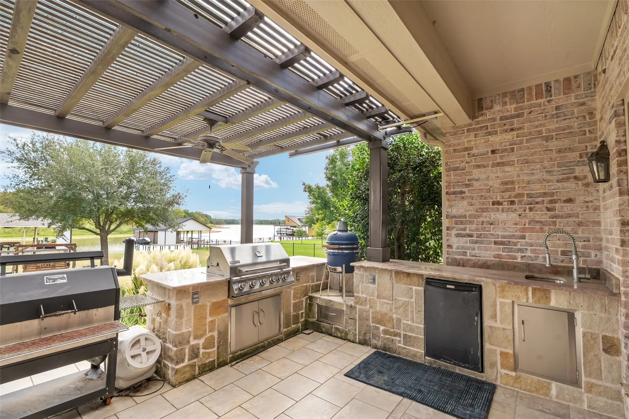 Single Family Residence For Sale in Henderson County , 229 Lakeside Drive, Malakoff, Texas 75148, 5 Bedroom, 4 Bathroom, 3 Garage spaces, 3,928 Sqft, built in 2008, mls#21378569, Real Estate Agent in Malakoff, Homes For Sale in Henderson county, Homes For Sale in Malakoff, Realtor in Malakoff Texas, Real Estate Brokerage Independent Realty Texas, Luminita Cordes Realtor
