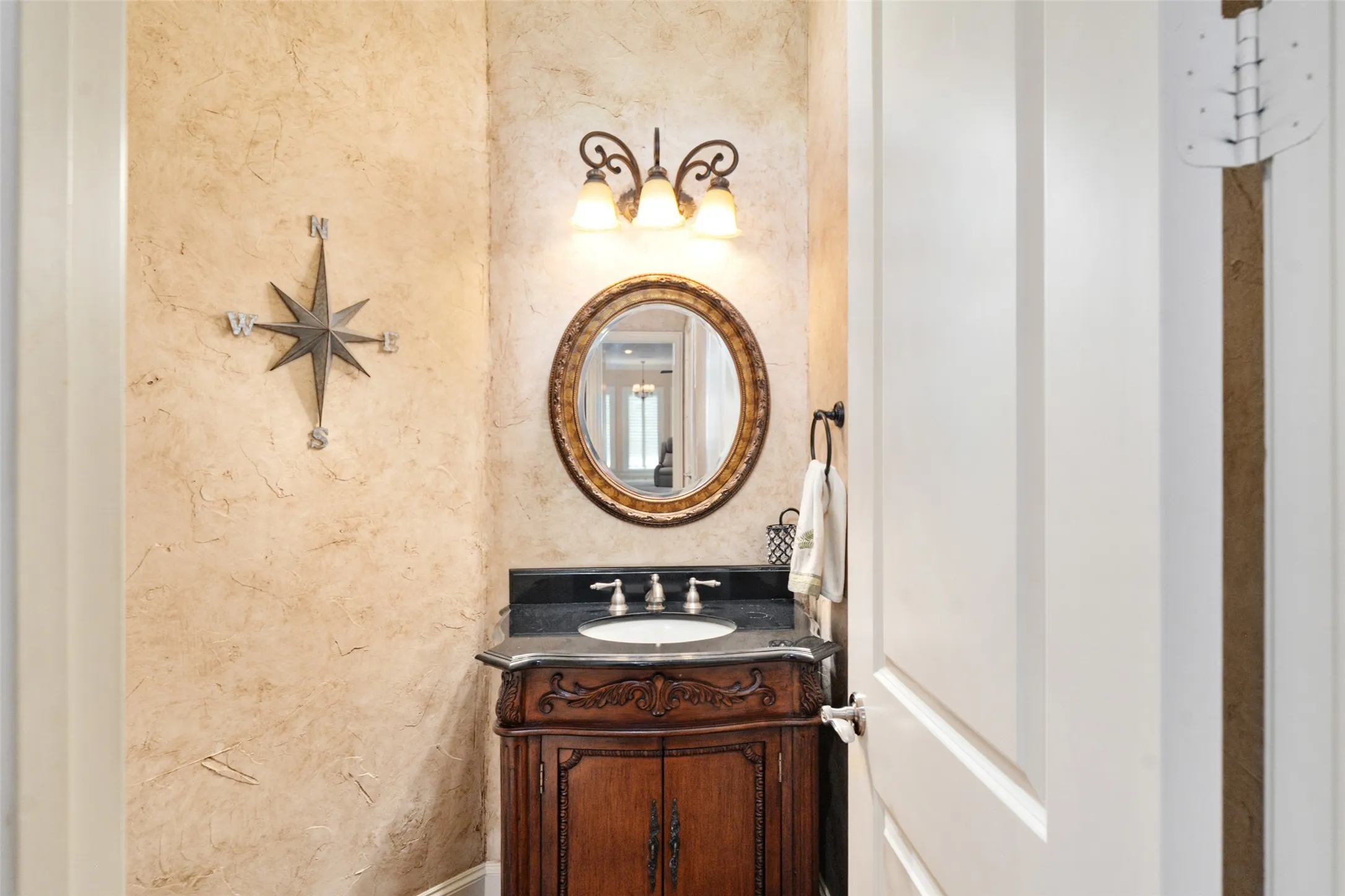 Single Family Residence For Sale in Henderson County , 229 Lakeside Drive, Malakoff, Texas 75148, 5 Bedroom, 4 Bathroom, 3 Garage spaces, 3,928 Sqft, built in 2008, mls#21378569, Real Estate Agent in Malakoff, Homes For Sale in Henderson county, Homes For Sale in Malakoff, Realtor in Malakoff Texas, Real Estate Brokerage Independent Realty Texas, Luminita Cordes Realtor