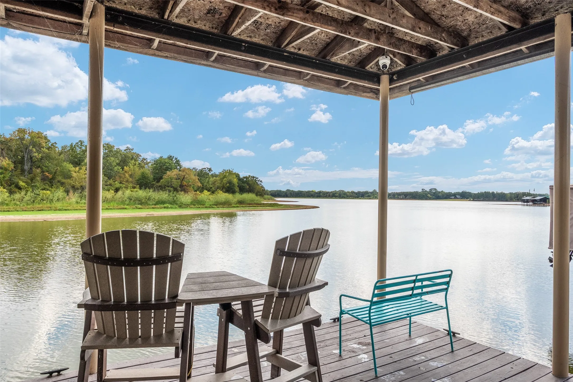 Single Family Residence For Sale in Henderson County , 229 Lakeside Drive, Malakoff, Texas 75148, 5 Bedroom, 4 Bathroom, 3 Garage spaces, 3,928 Sqft, built in 2008, mls#21378569, Real Estate Agent in Malakoff, Homes For Sale in Henderson county, Homes For Sale in Malakoff, Realtor in Malakoff Texas, Real Estate Brokerage Independent Realty Texas, Luminita Cordes Realtor
