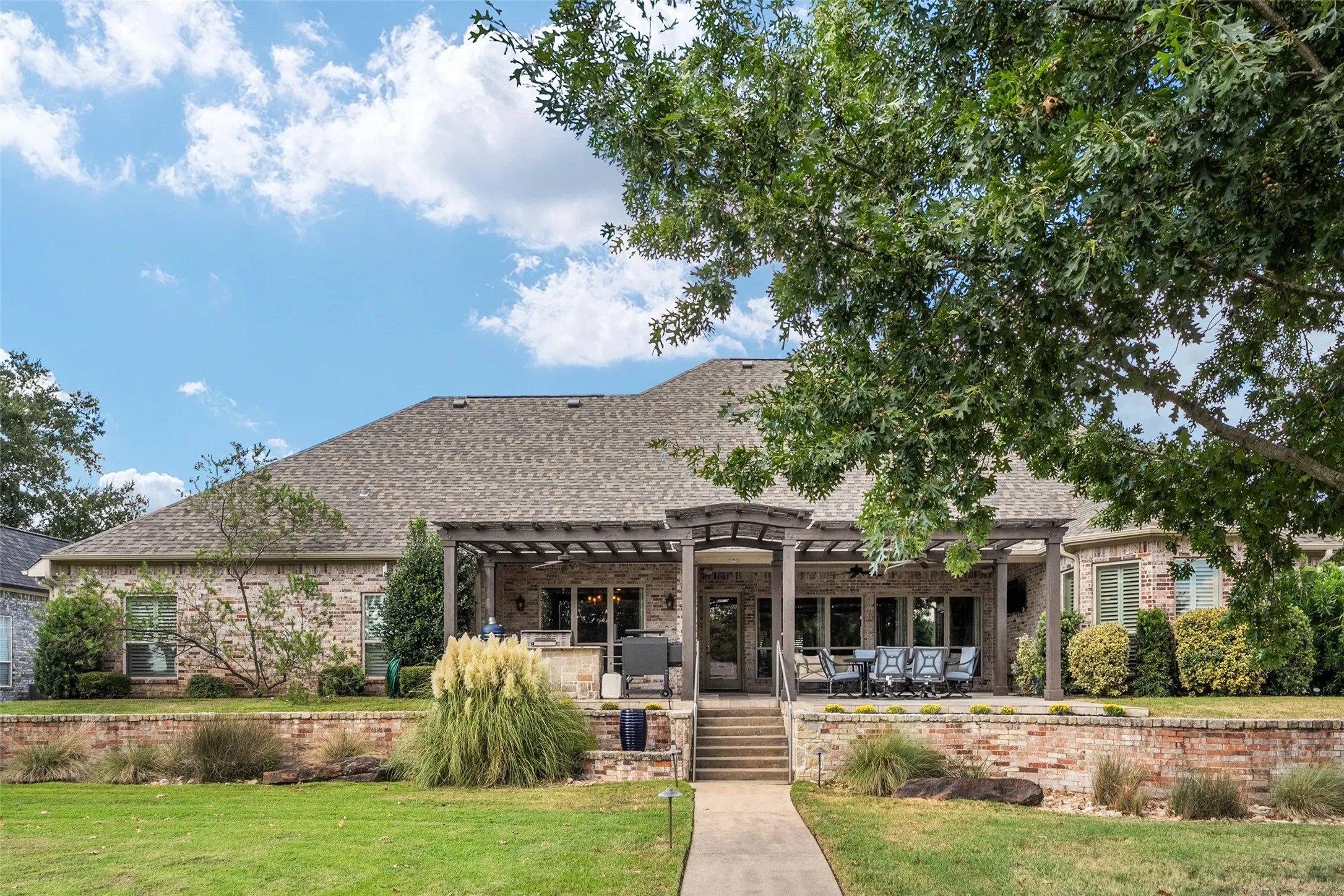 Single Family Residence For Sale in Henderson County , 229 Lakeside Drive, Malakoff, Texas 75148, 5 Bedroom, 4 Bathroom, 3 Garage spaces, 3,928 Sqft, built in 2008, mls#21378569, Real Estate Agent in Malakoff, Homes For Sale in Henderson county, Homes For Sale in Malakoff, Realtor in Malakoff Texas, Real Estate Brokerage Independent Realty Texas, Luminita Cordes Realtor