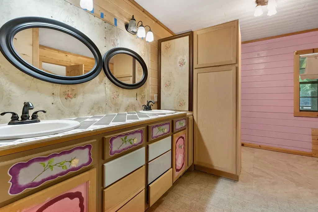 Single Family Residence For Sale in Upshur County , 11668 FM 2454, Pittsburg, Texas 75686, 4 Bedroom, 4 Bathroom, 2 Garage spaces, 2,826 Sqft, built in 2005, mls#21379231, Real Estate Agent in Pittsburg, Homes For Sale in Upshur county, Homes For Sale in Pittsburg, Realtor in Pittsburg Texas, Real Estate Brokerage Independent Realty Texas, Luminita Cordes Realtor