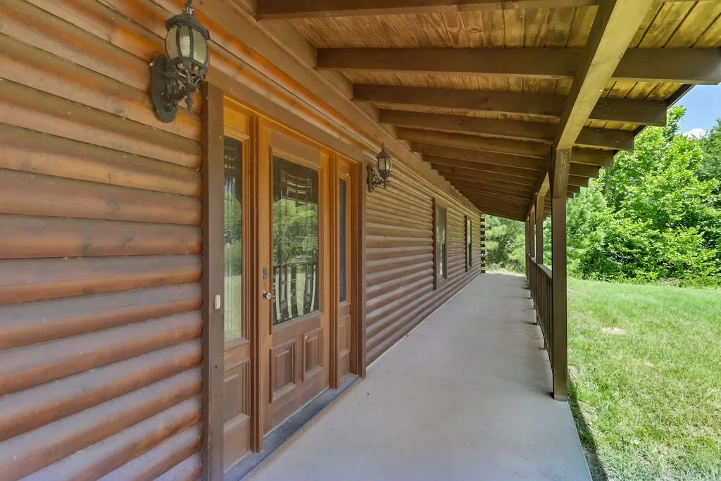 Single Family Residence For Sale in Upshur County , 11668 FM 2454, Pittsburg, Texas 75686, 4 Bedroom, 4 Bathroom, 2 Garage spaces, 2,826 Sqft, built in 2005, mls#21379231, Real Estate Agent in Pittsburg, Homes For Sale in Upshur county, Homes For Sale in Pittsburg, Realtor in Pittsburg Texas, Real Estate Brokerage Independent Realty Texas, Luminita Cordes Realtor