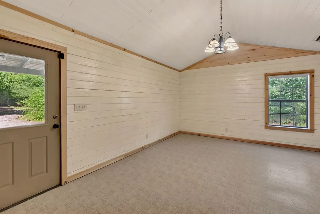 Single Family Residence For Sale in Upshur County , 11668 FM 2454, Pittsburg, Texas 75686, 4 Bedroom, 4 Bathroom, 2 Garage spaces, 2,826 Sqft, built in 2005, mls#21379231, Real Estate Agent in Pittsburg, Homes For Sale in Upshur county, Homes For Sale in Pittsburg, Realtor in Pittsburg Texas, Real Estate Brokerage Independent Realty Texas, Luminita Cordes Realtor