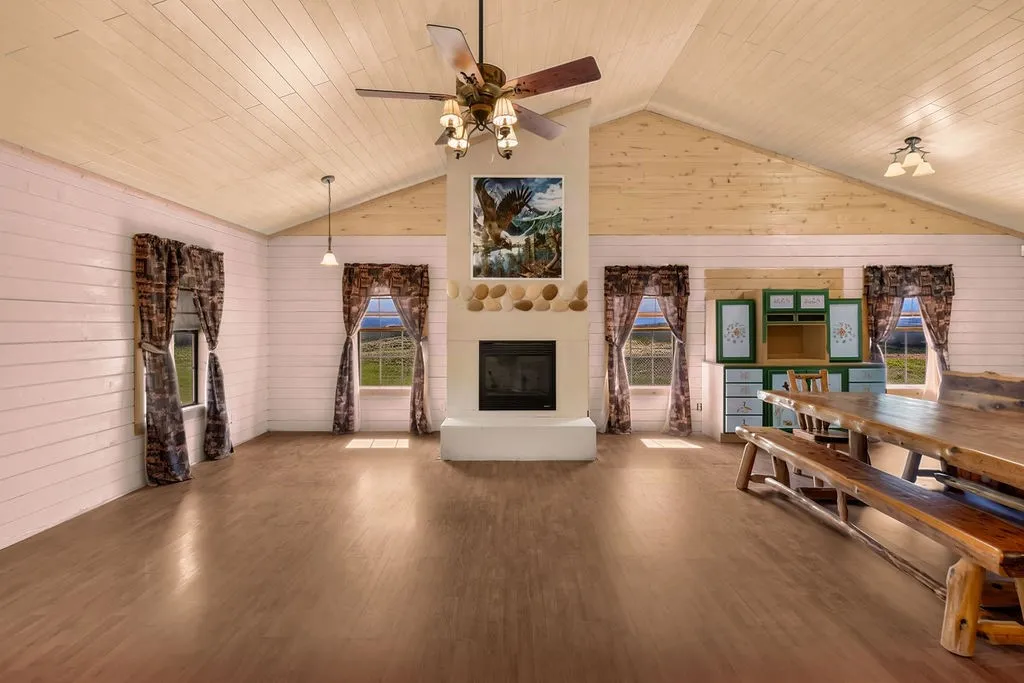 Single Family Residence For Sale in Upshur County , 11668 FM 2454, Pittsburg, Texas 75686, 4 Bedroom, 4 Bathroom, 2 Garage spaces, 2,826 Sqft, built in 2005, mls#21379231, Real Estate Agent in Pittsburg, Homes For Sale in Upshur county, Homes For Sale in Pittsburg, Realtor in Pittsburg Texas, Real Estate Brokerage Independent Realty Texas, Luminita Cordes Realtor