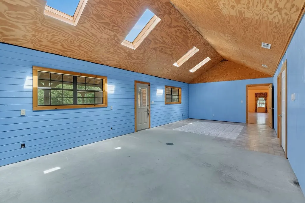 Single Family Residence For Sale in Upshur County , 11668 FM 2454, Pittsburg, Texas 75686, 4 Bedroom, 4 Bathroom, 2 Garage spaces, 2,826 Sqft, built in 2005, mls#21379231, Real Estate Agent in Pittsburg, Homes For Sale in Upshur county, Homes For Sale in Pittsburg, Realtor in Pittsburg Texas, Real Estate Brokerage Independent Realty Texas, Luminita Cordes Realtor