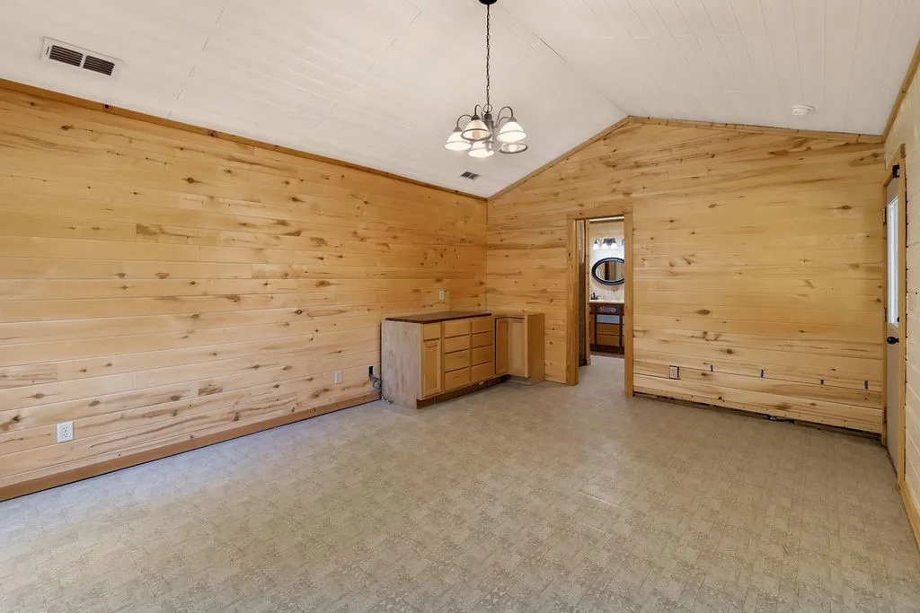 Single Family Residence For Sale in Upshur County , 11668 FM 2454, Pittsburg, Texas 75686, 4 Bedroom, 4 Bathroom, 2 Garage spaces, 2,826 Sqft, built in 2005, mls#21379231, Real Estate Agent in Pittsburg, Homes For Sale in Upshur county, Homes For Sale in Pittsburg, Realtor in Pittsburg Texas, Real Estate Brokerage Independent Realty Texas, Luminita Cordes Realtor