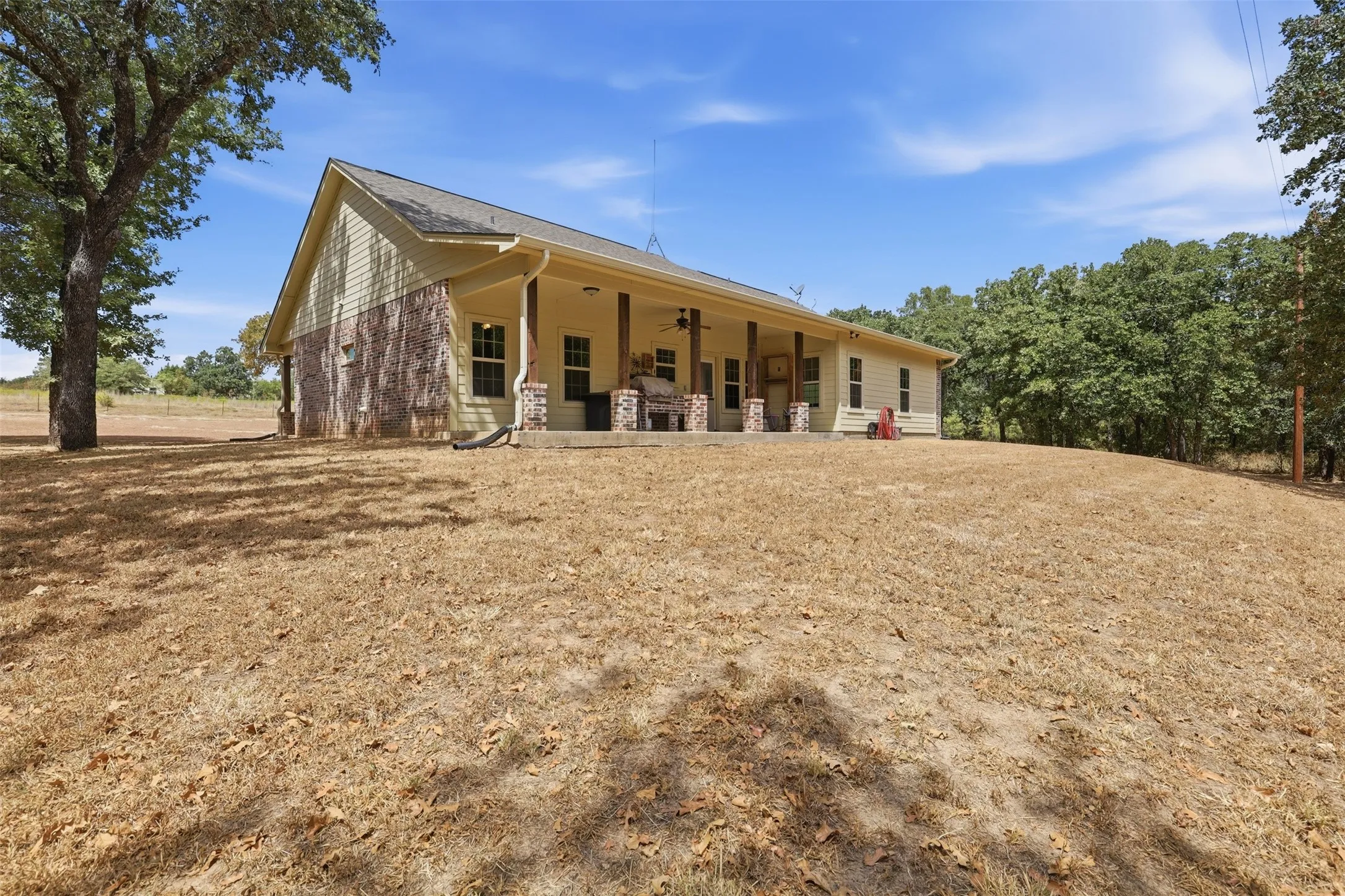Single Family Residence For Sale in Parker County , 415 Adell Road, Weatherford, Texas 76088, 3 Bedroom, 2 Bathroom, 2 Garage spaces, 1,952 Sqft, built in 2016, mls#21379232, Real Estate Agent in Weatherford, Homes For Sale in Parker county, Homes For Sale in Weatherford, Realtor in Weatherford Texas, Real Estate Brokerage Independent Realty Texas, Luminita Cordes Realtor