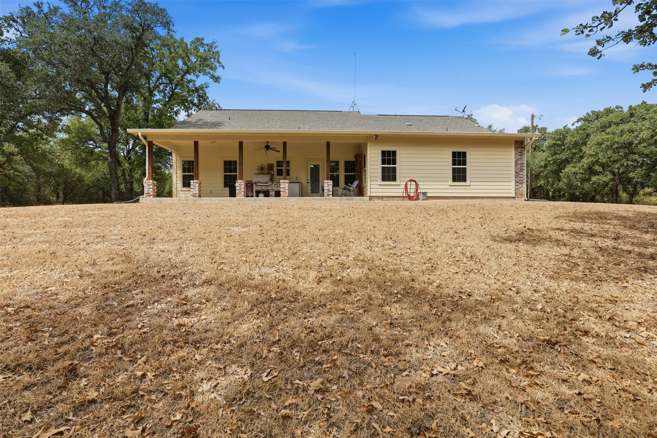 Single Family Residence For Sale in Parker County , 415 Adell Road, Weatherford, Texas 76088, 3 Bedroom, 2 Bathroom, 2 Garage spaces, 1,952 Sqft, built in 2016, mls#21379232, Real Estate Agent in Weatherford, Homes For Sale in Parker county, Homes For Sale in Weatherford, Realtor in Weatherford Texas, Real Estate Brokerage Independent Realty Texas, Luminita Cordes Realtor